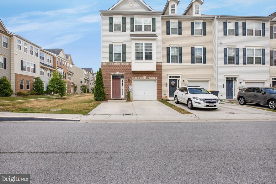 Welcome to this incredible Townhouse end unit! It offers 3 levels, 3 bedrooms, 2 FB, AND 2 HB. Huge kitchen!The lower level is a walkout, offering easy access to the backyard. A deck is connected to the dining area; you can enjoy the sun light and pinic with your family! The backyard is fully fenced. Do not miss out this newer and nice house!