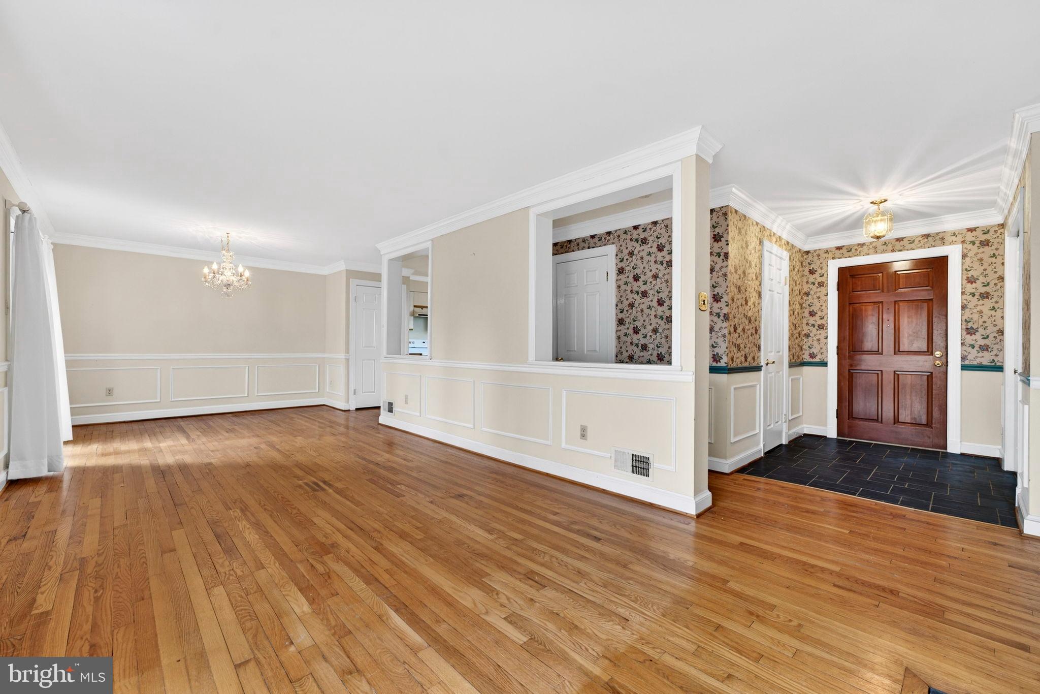 212 E MARSHALL STREET