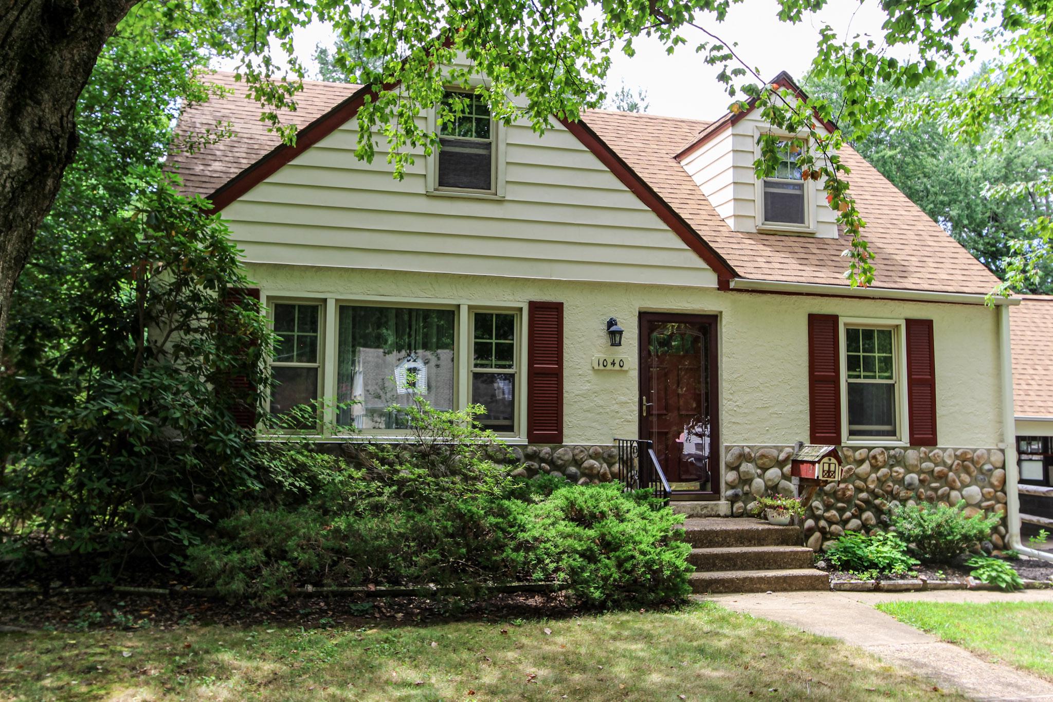 1040 CHERRY LANE