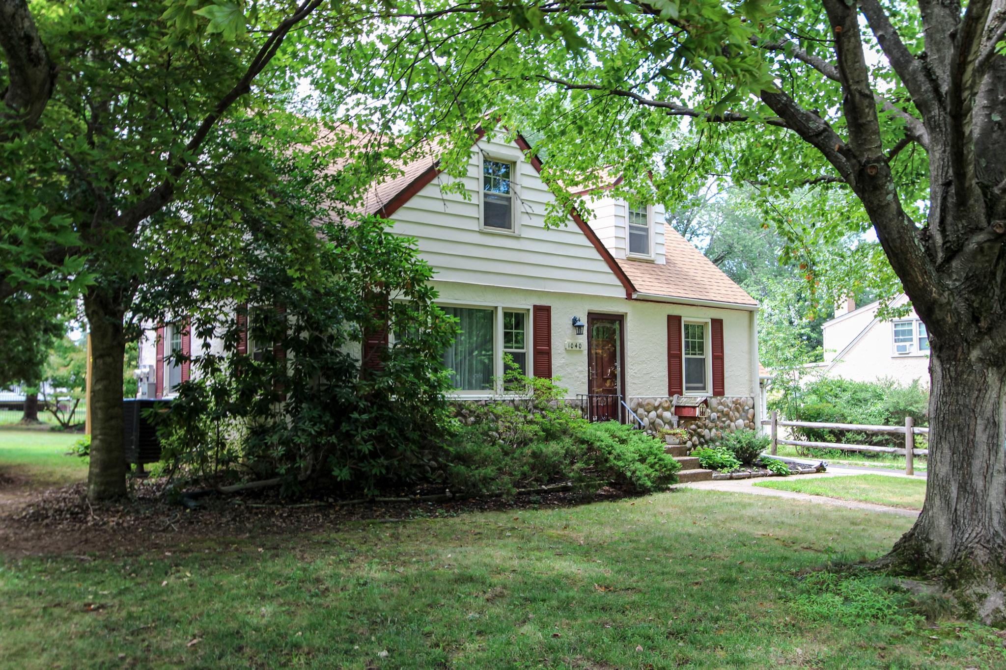1040 CHERRY LANE