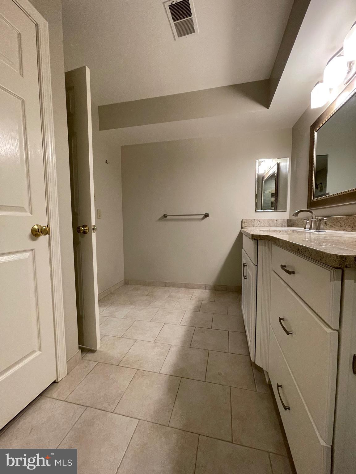 LUXBERRY COURTS - Residential Lease