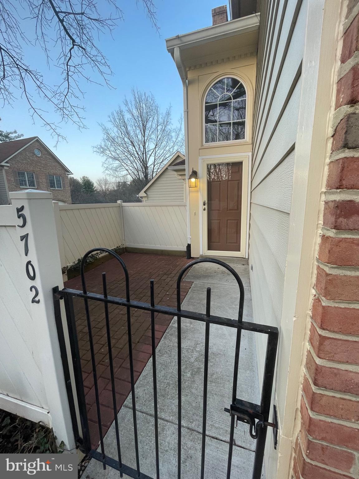 LUXBERRY COURTS - Residential Lease