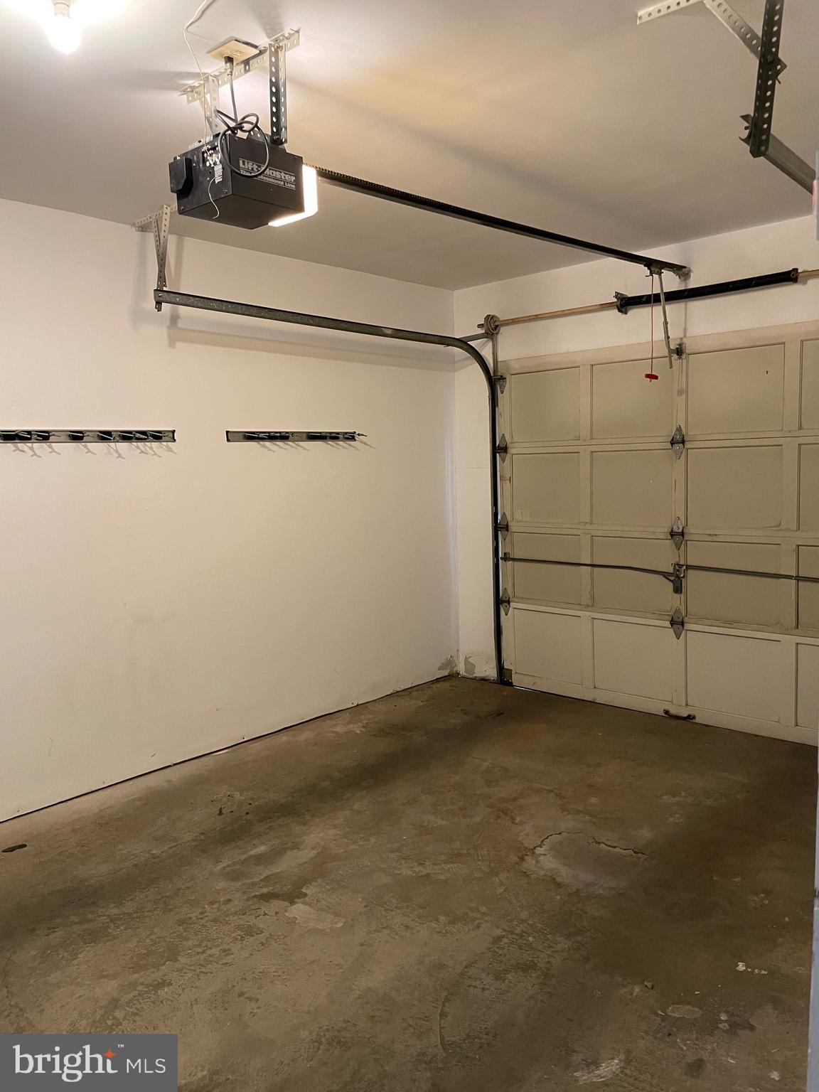 LUXBERRY COURTS - Residential Lease