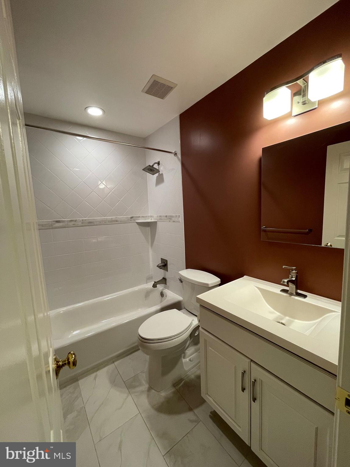 LUXBERRY COURTS - Residential Lease