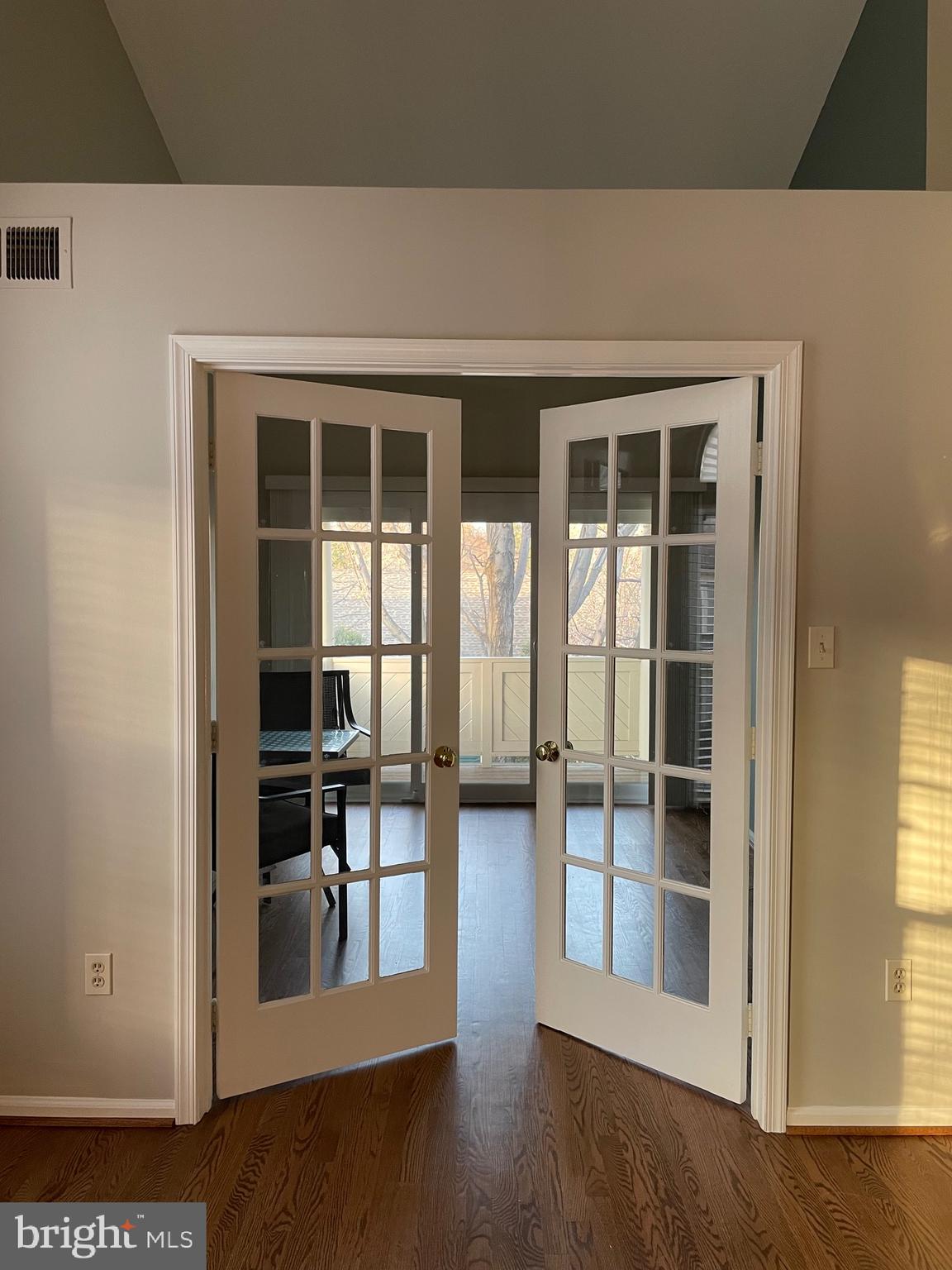 LUXBERRY COURTS - Residential Lease