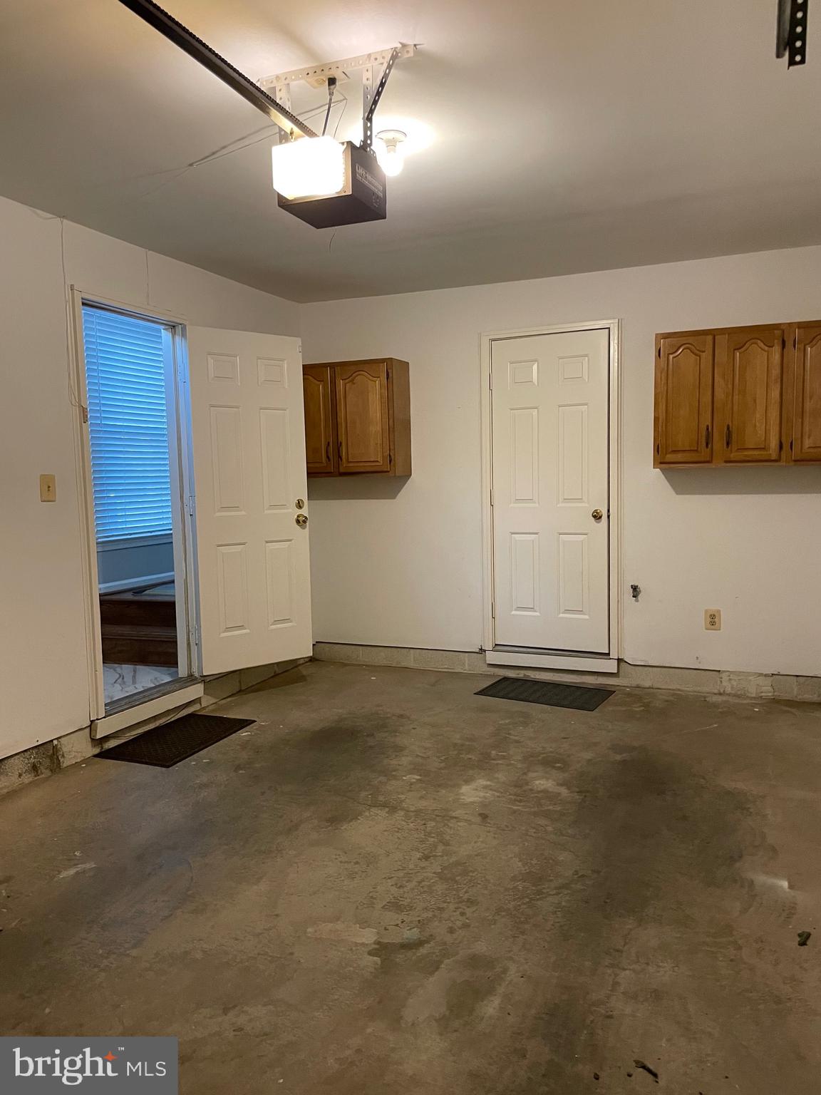 LUXBERRY COURTS - Residential Lease