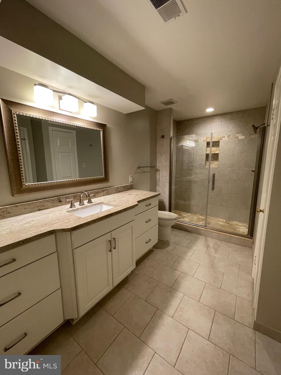 LUXBERRY COURTS - Residential Lease