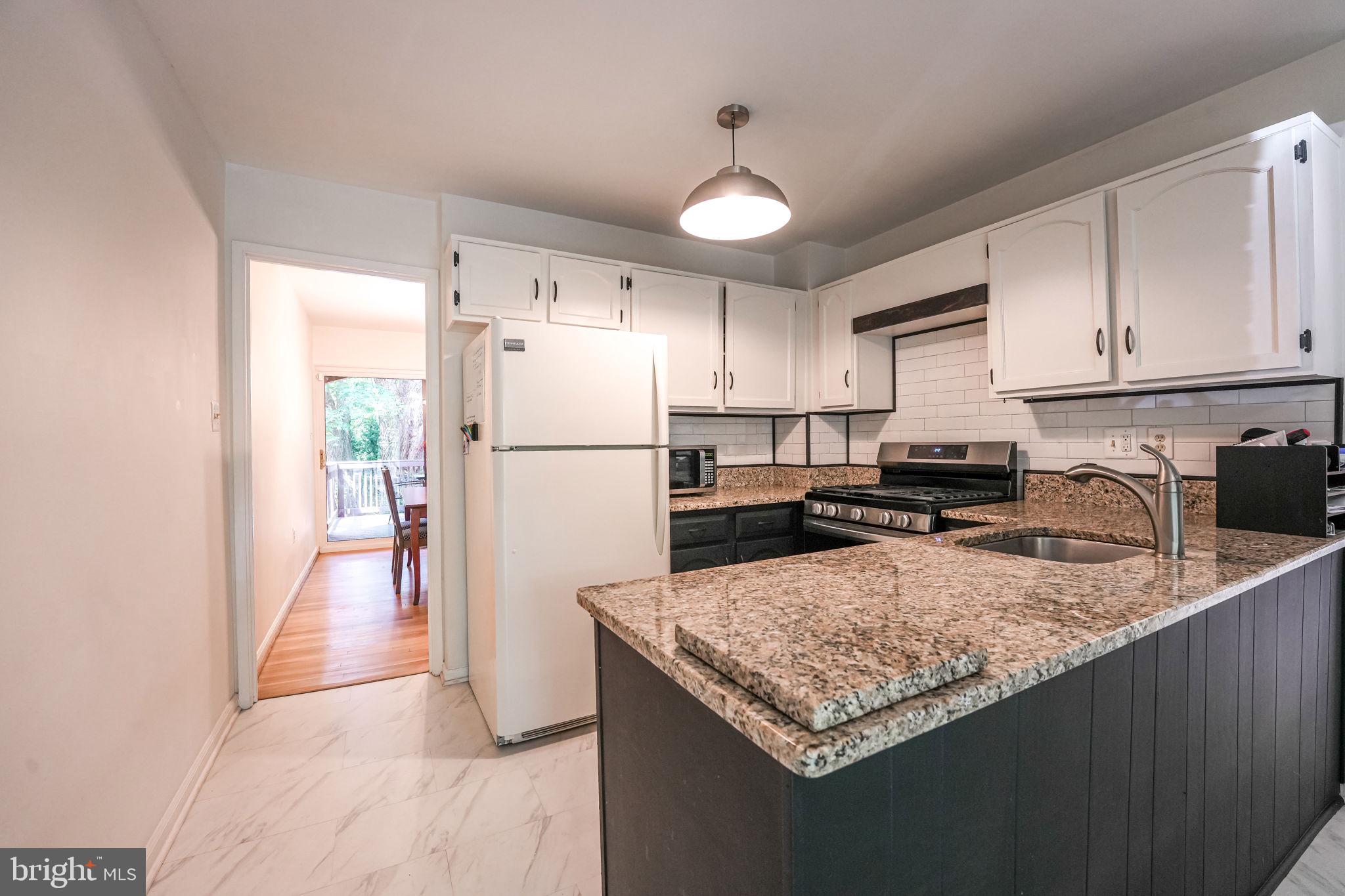 AMERICANA FAIRFAX - Residential Lease