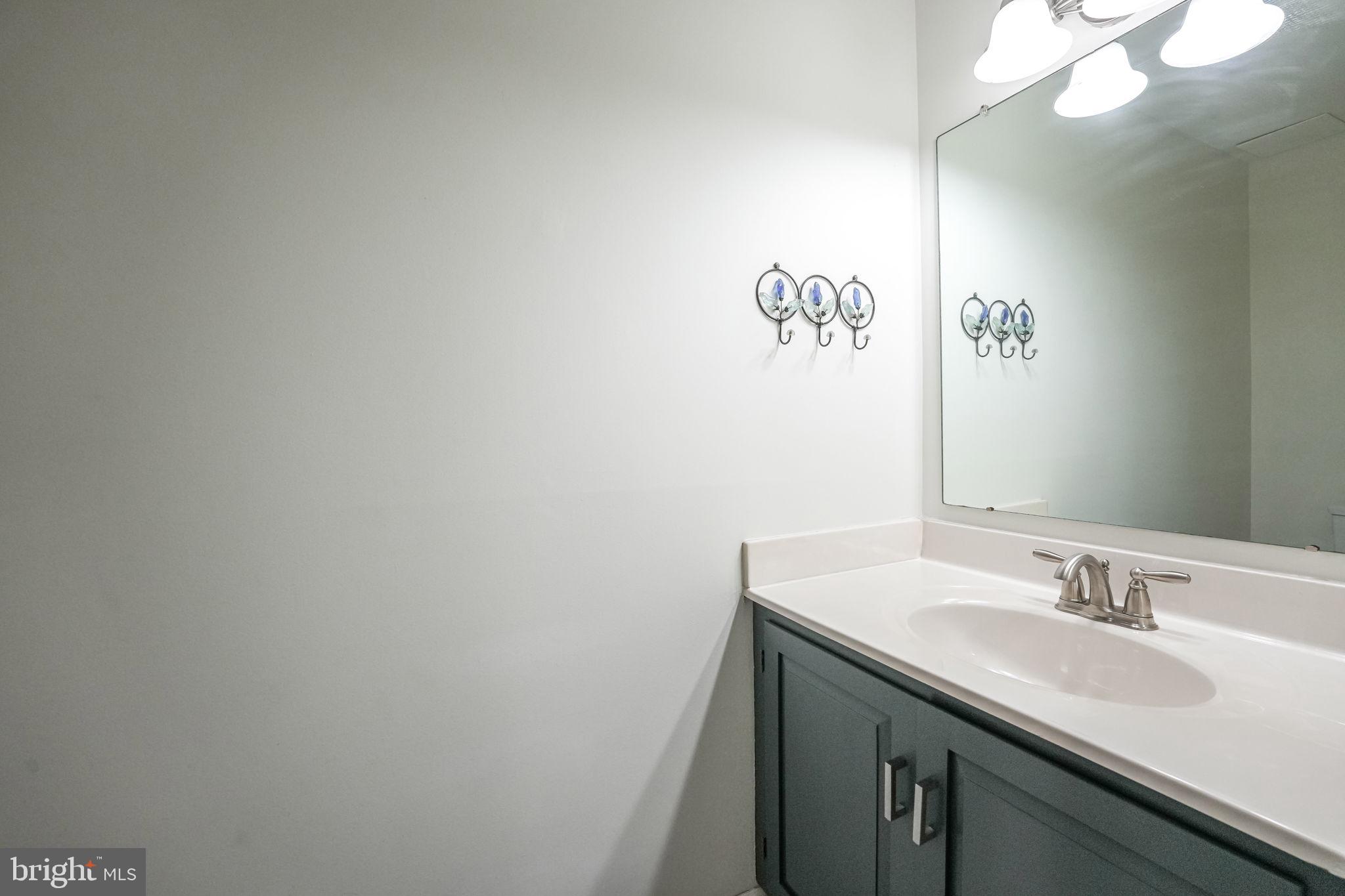 AMERICANA FAIRFAX - Residential Lease