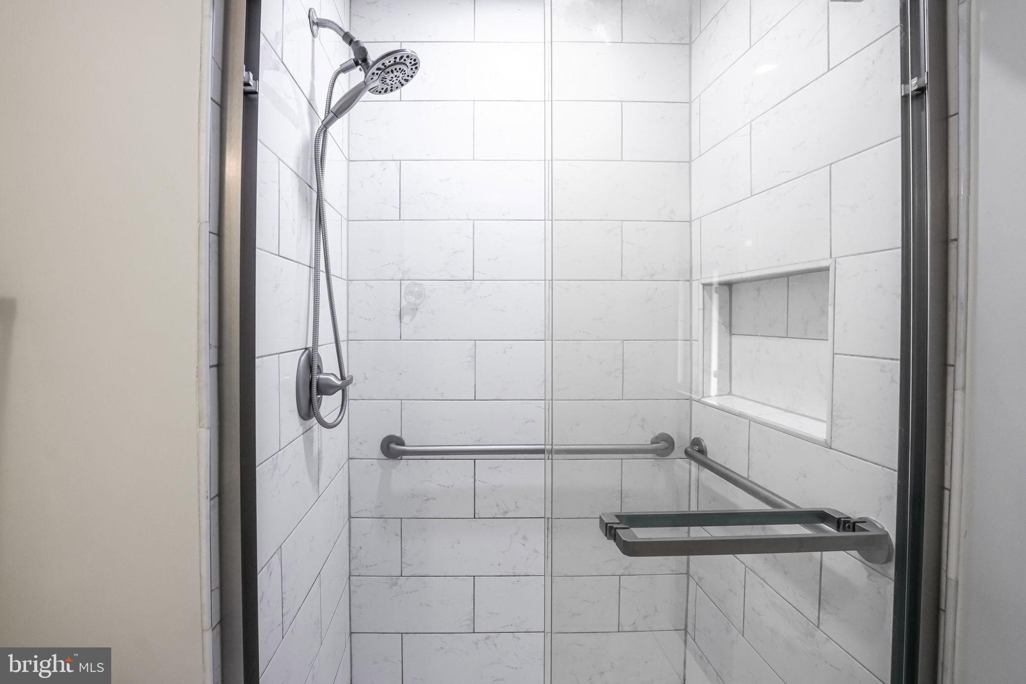 AMERICANA FAIRFAX - Residential Lease