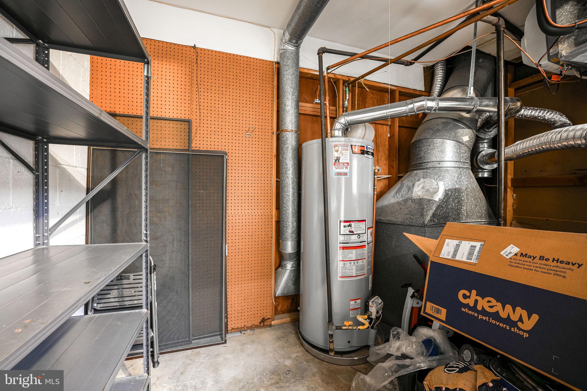 AMERICANA FAIRFAX - Residential Lease