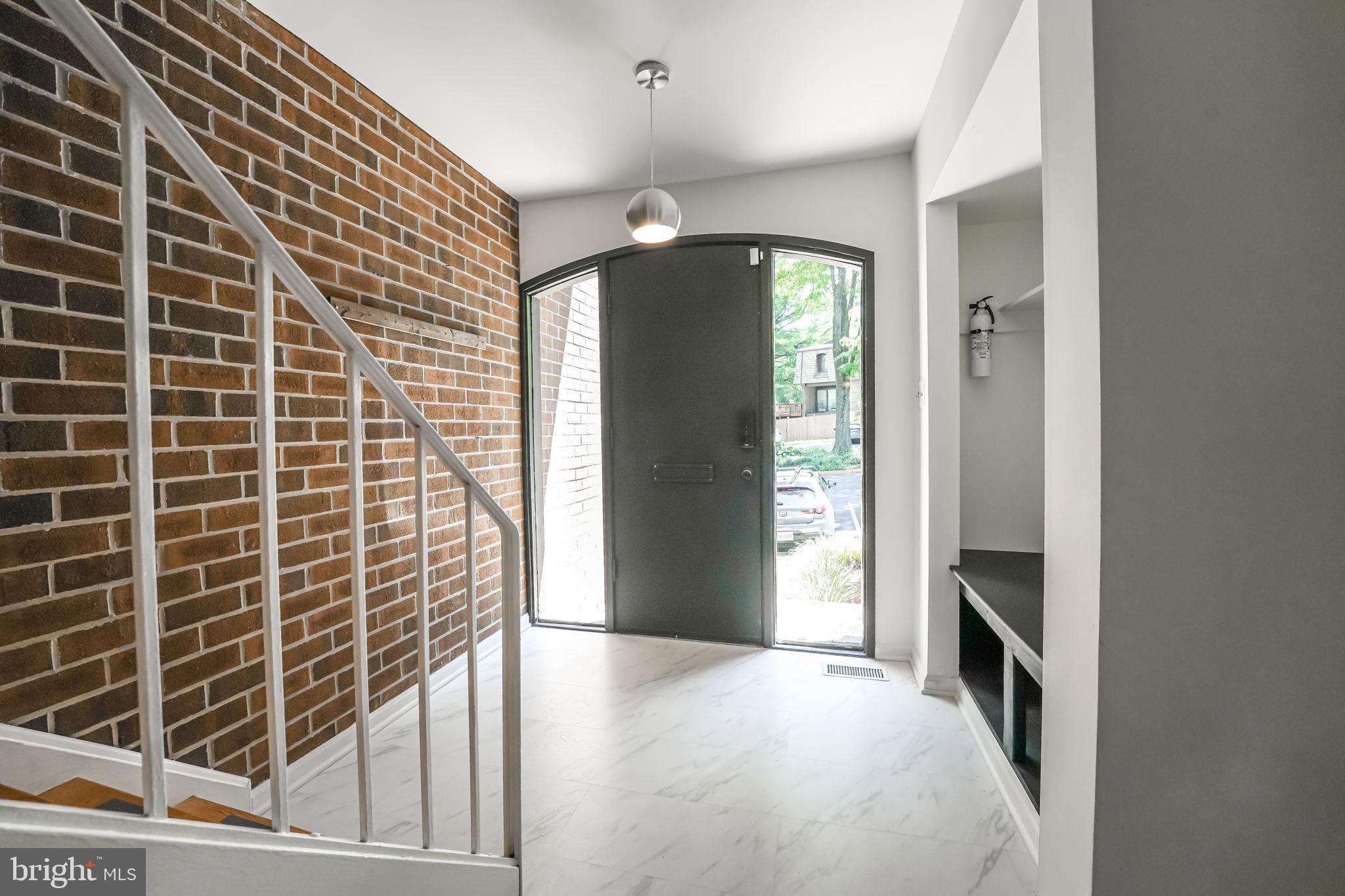 AMERICANA FAIRFAX - Residential Lease