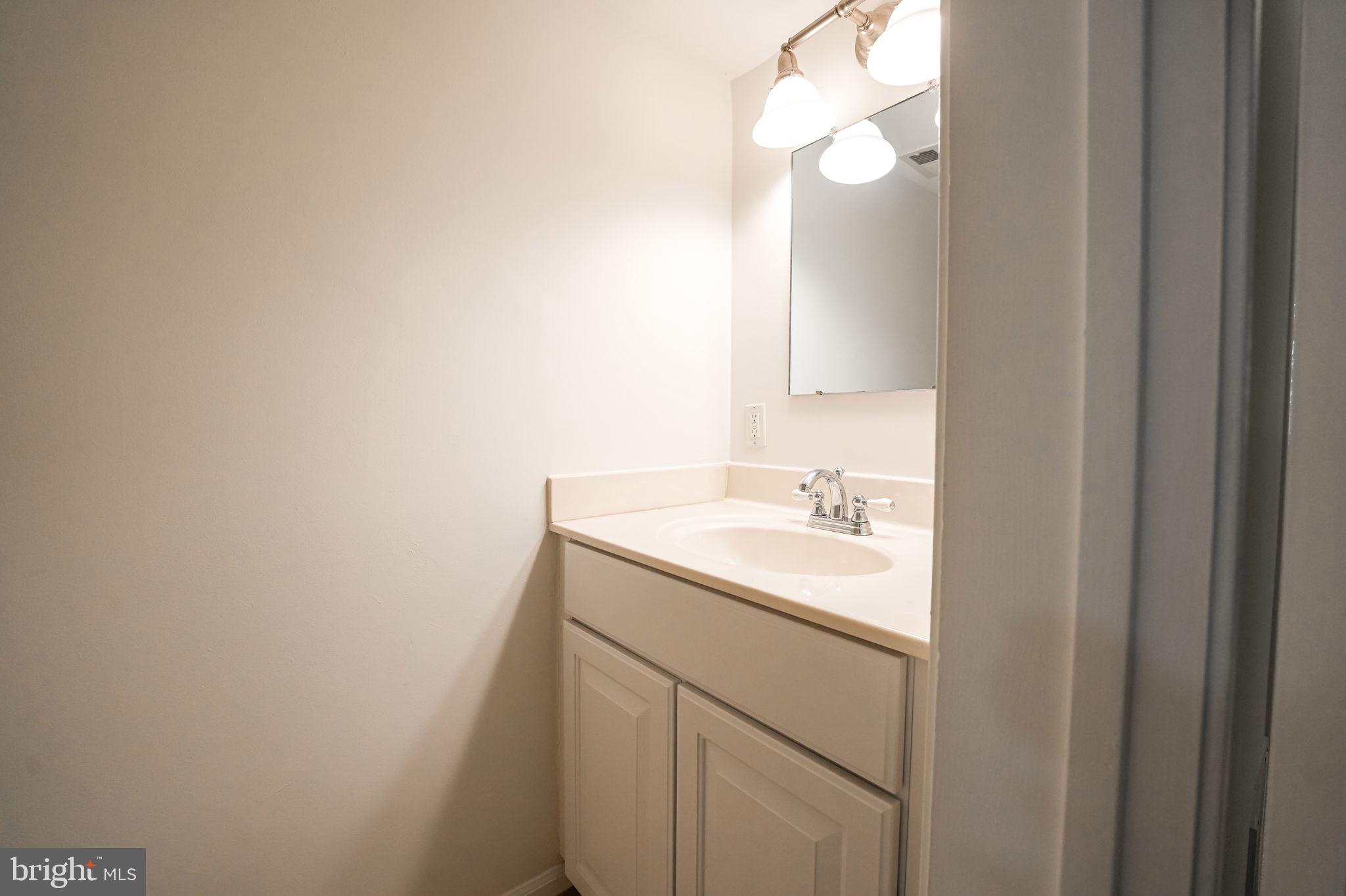 AMERICANA FAIRFAX - Residential Lease