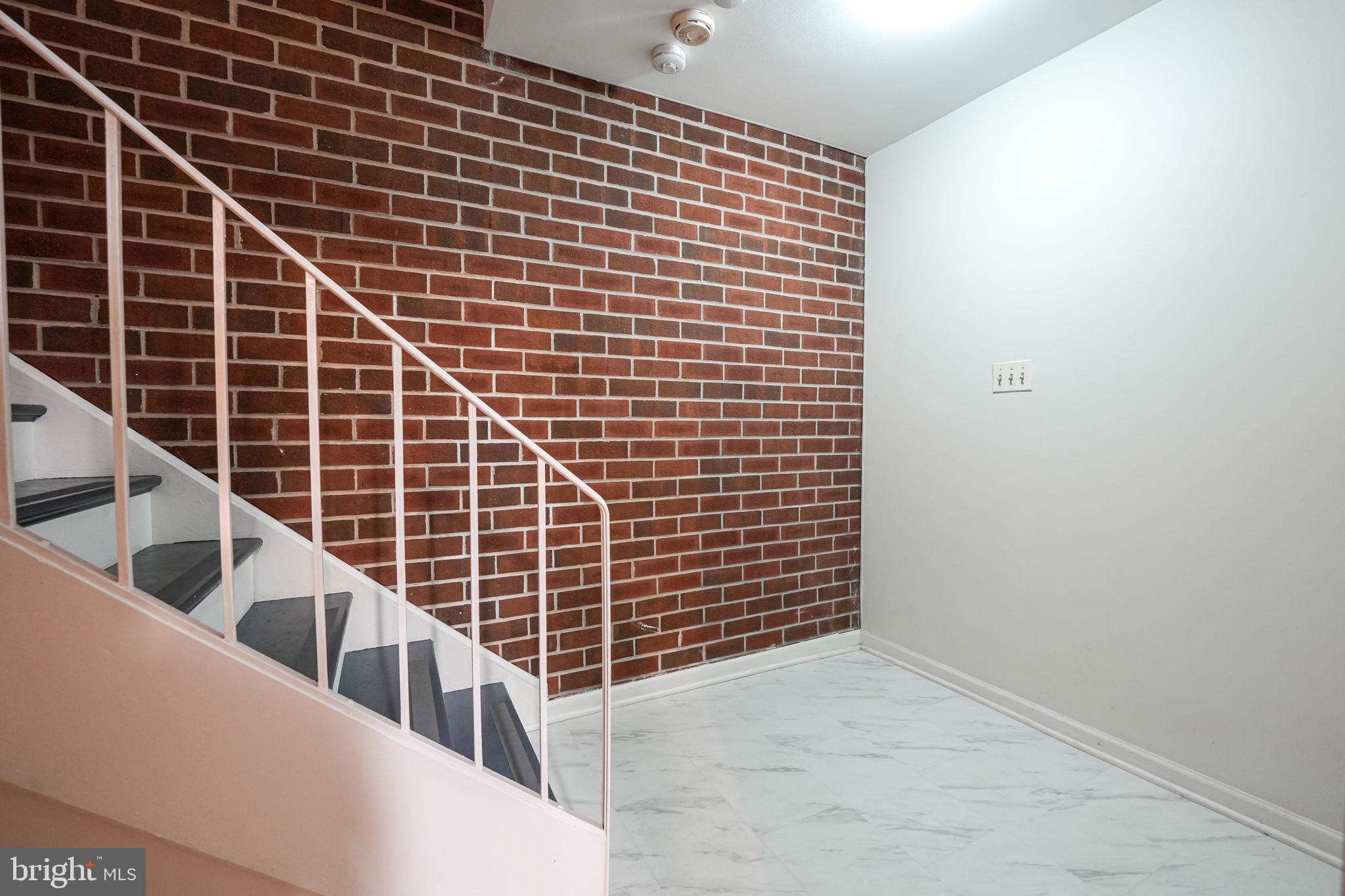 AMERICANA FAIRFAX - Residential Lease