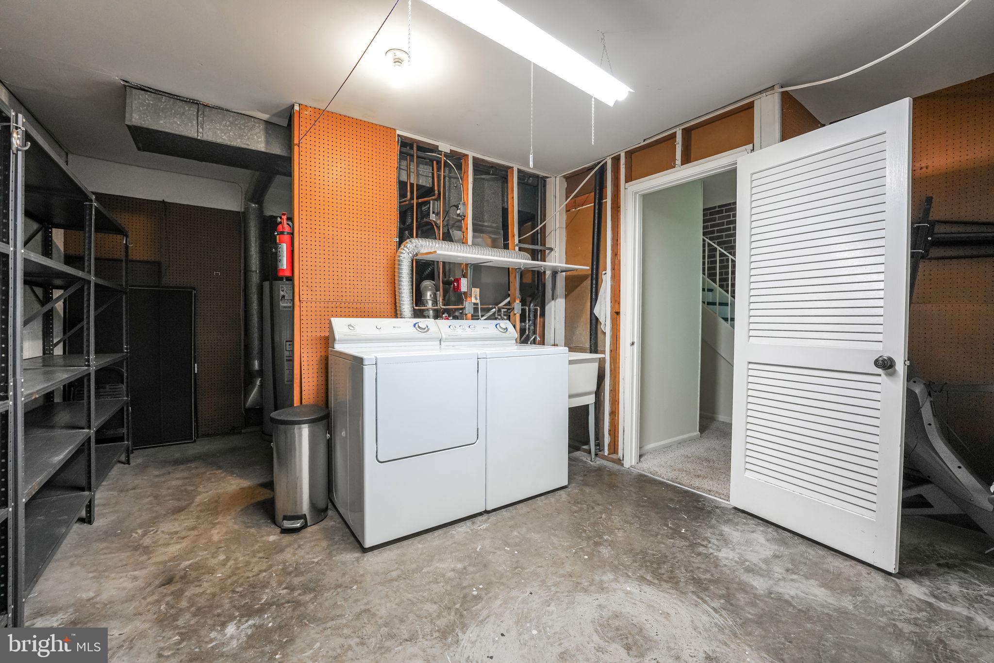 AMERICANA FAIRFAX - Residential Lease