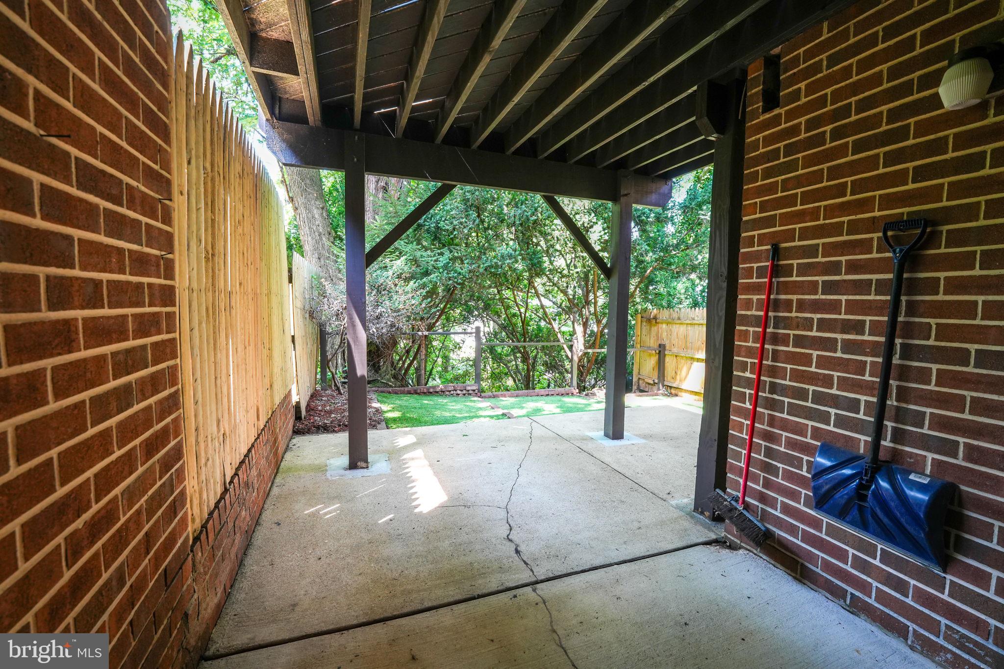 AMERICANA FAIRFAX - Residential Lease