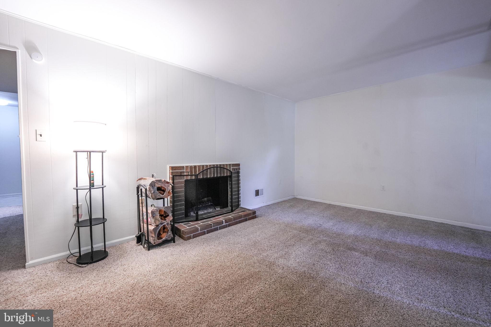 AMERICANA FAIRFAX - Residential Lease