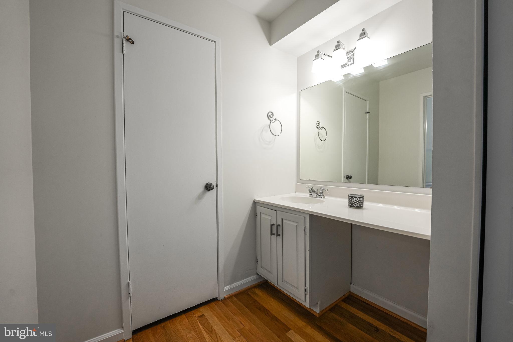 AMERICANA FAIRFAX - Residential Lease