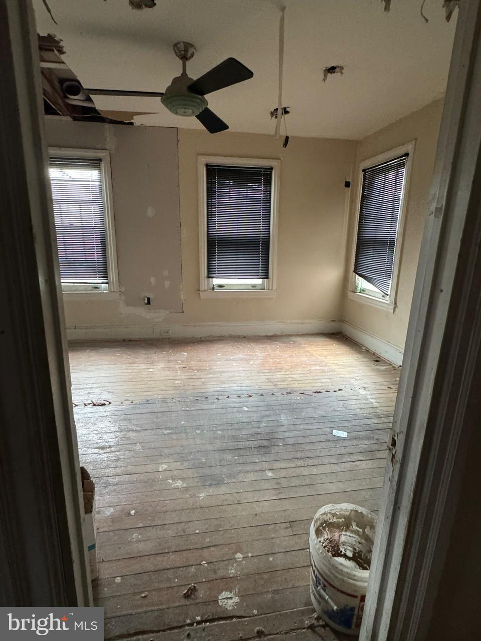 EAST OAK LANE - Residential Income