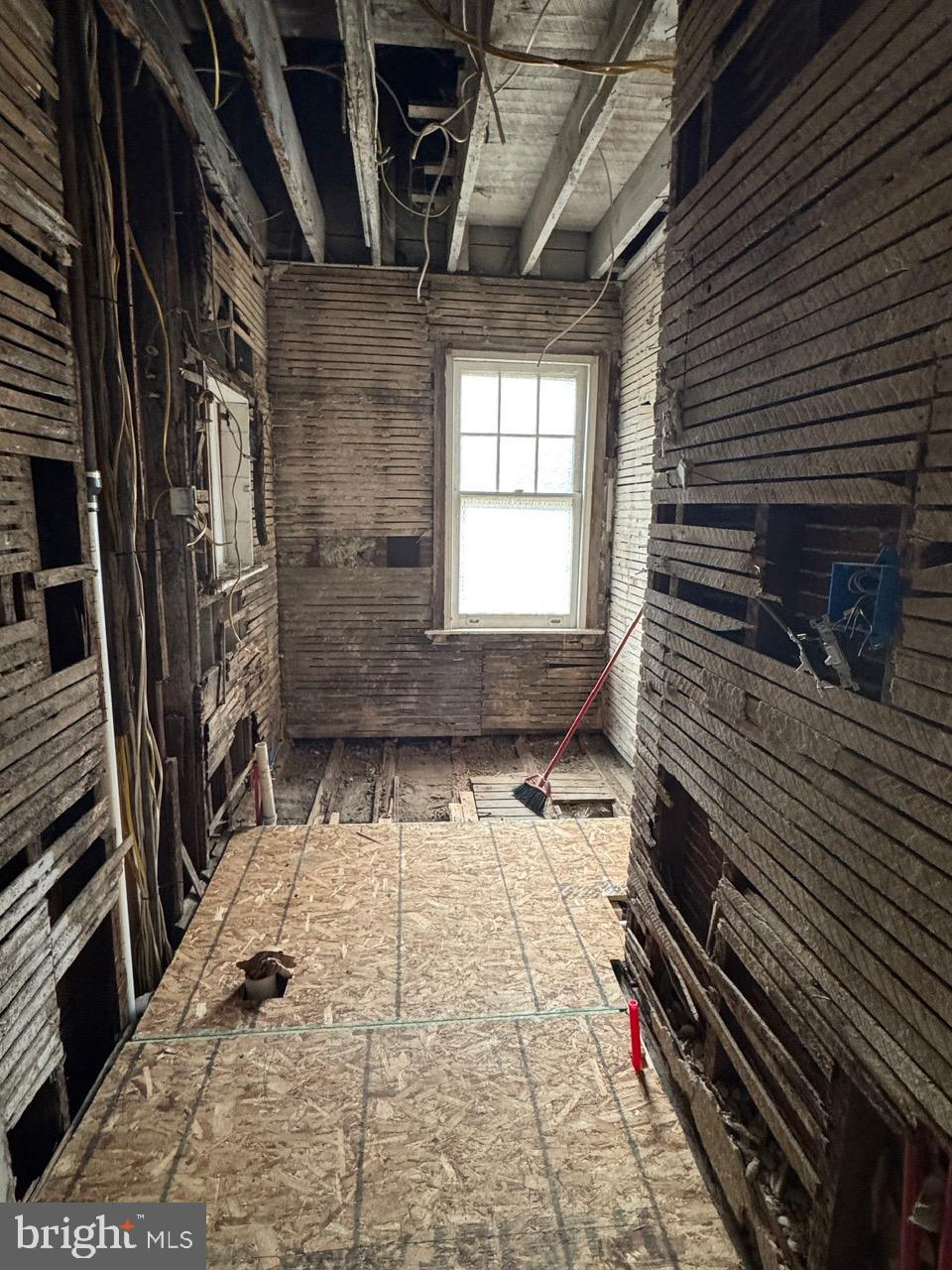 EAST OAK LANE - Residential Income