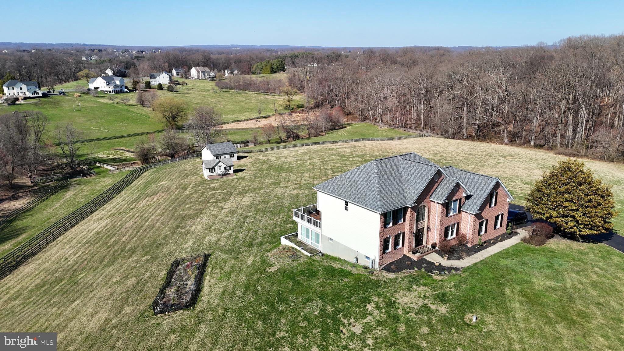 EDWARDS MANOR - Residential