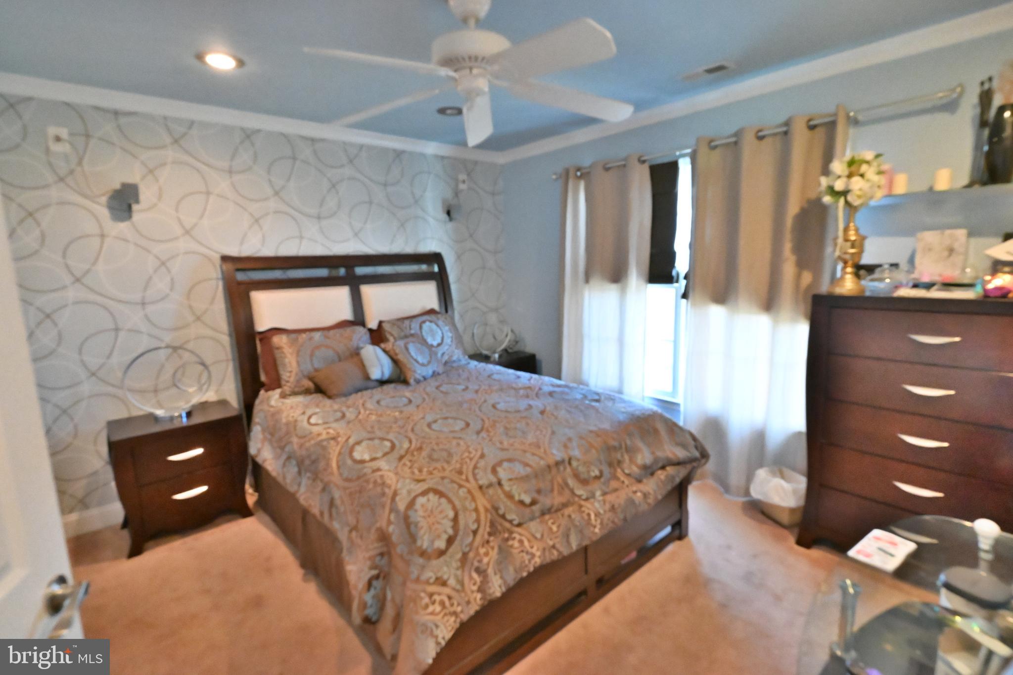 EDWARDS MANOR - Residential