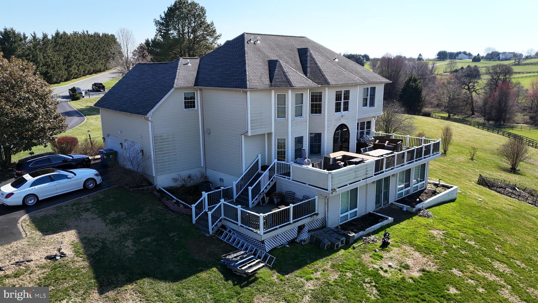 EDWARDS MANOR - Residential