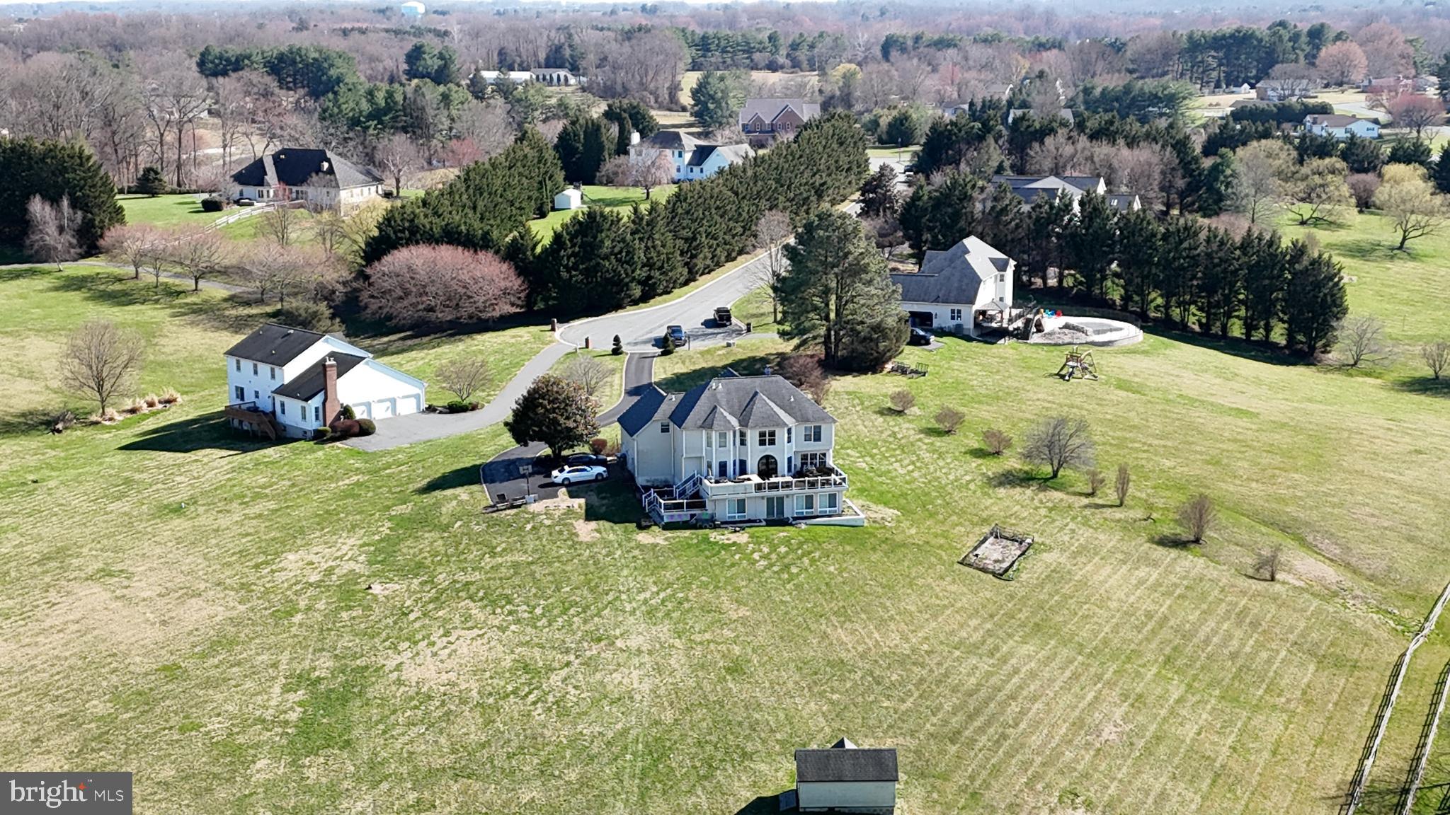 EDWARDS MANOR - Residential