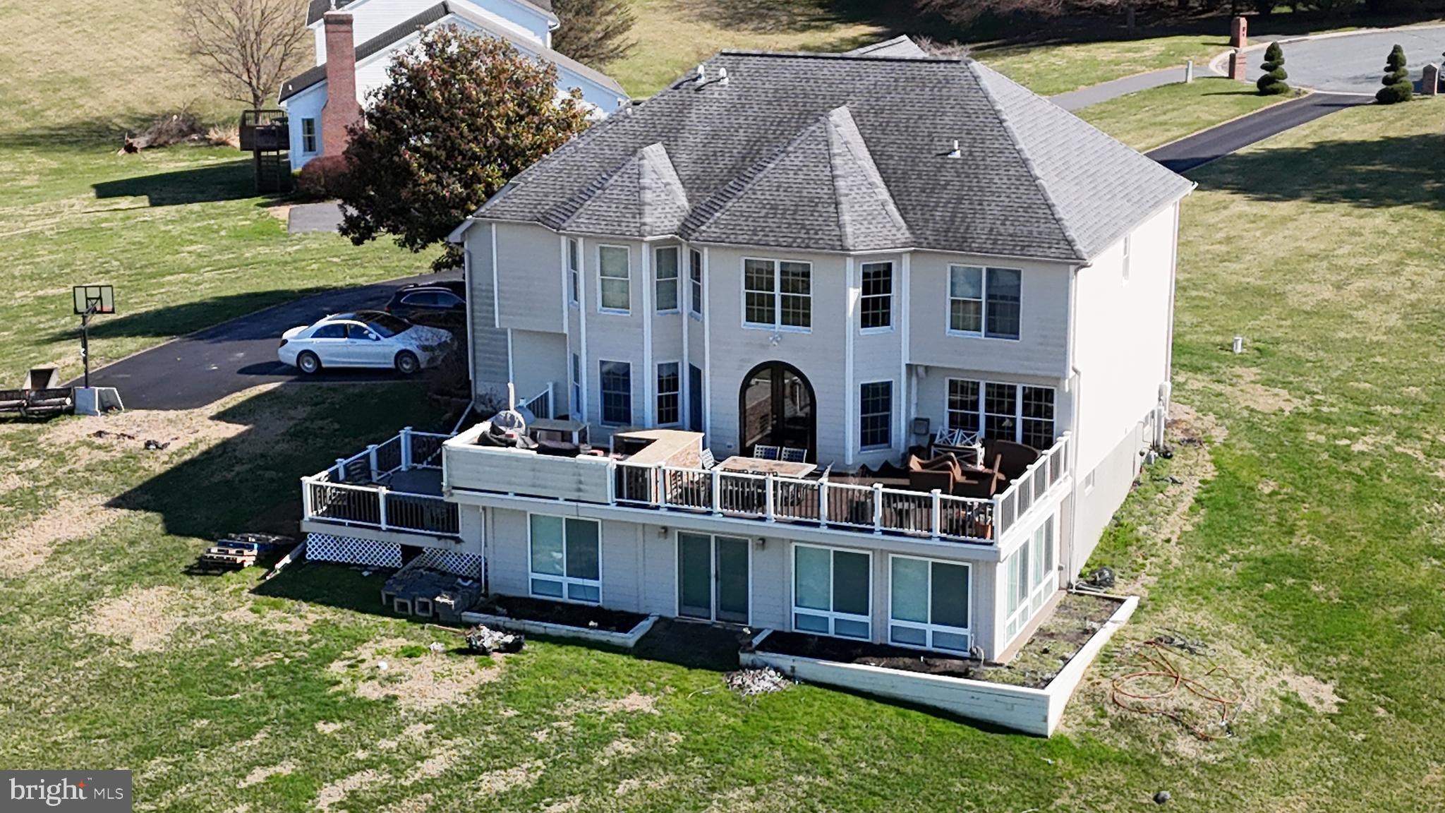 EDWARDS MANOR - Residential