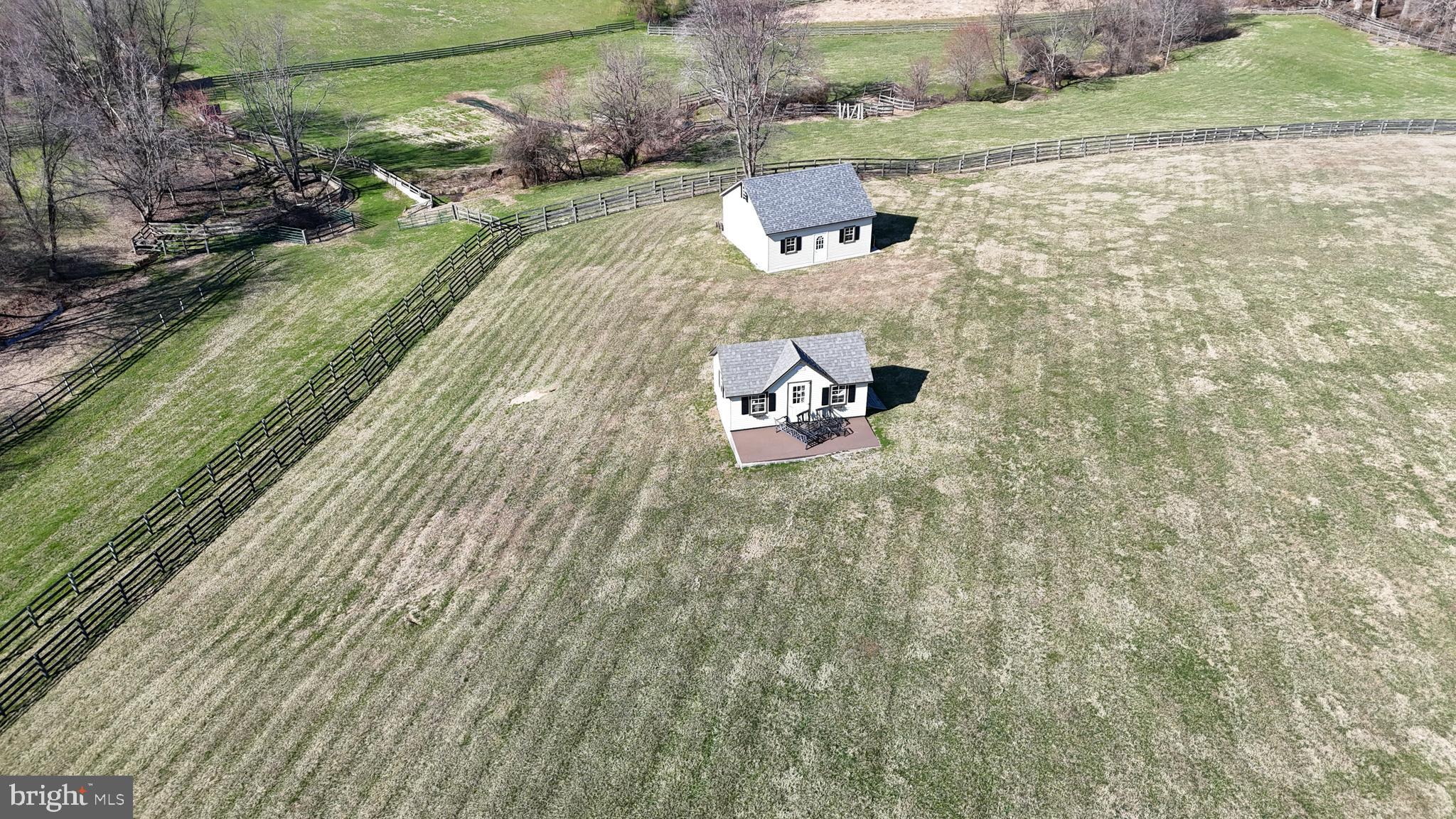 EDWARDS MANOR - Residential