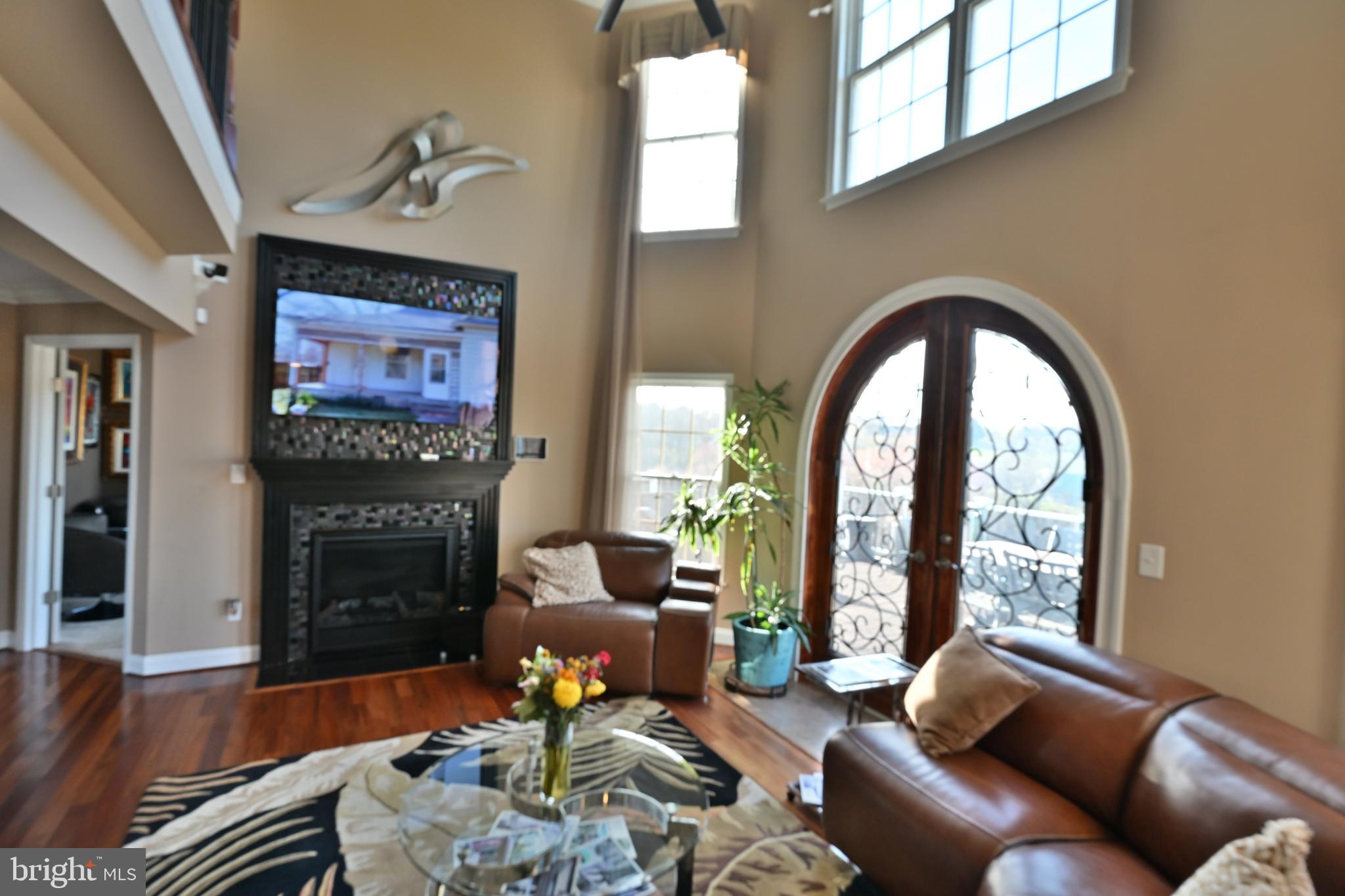 EDWARDS MANOR - Residential