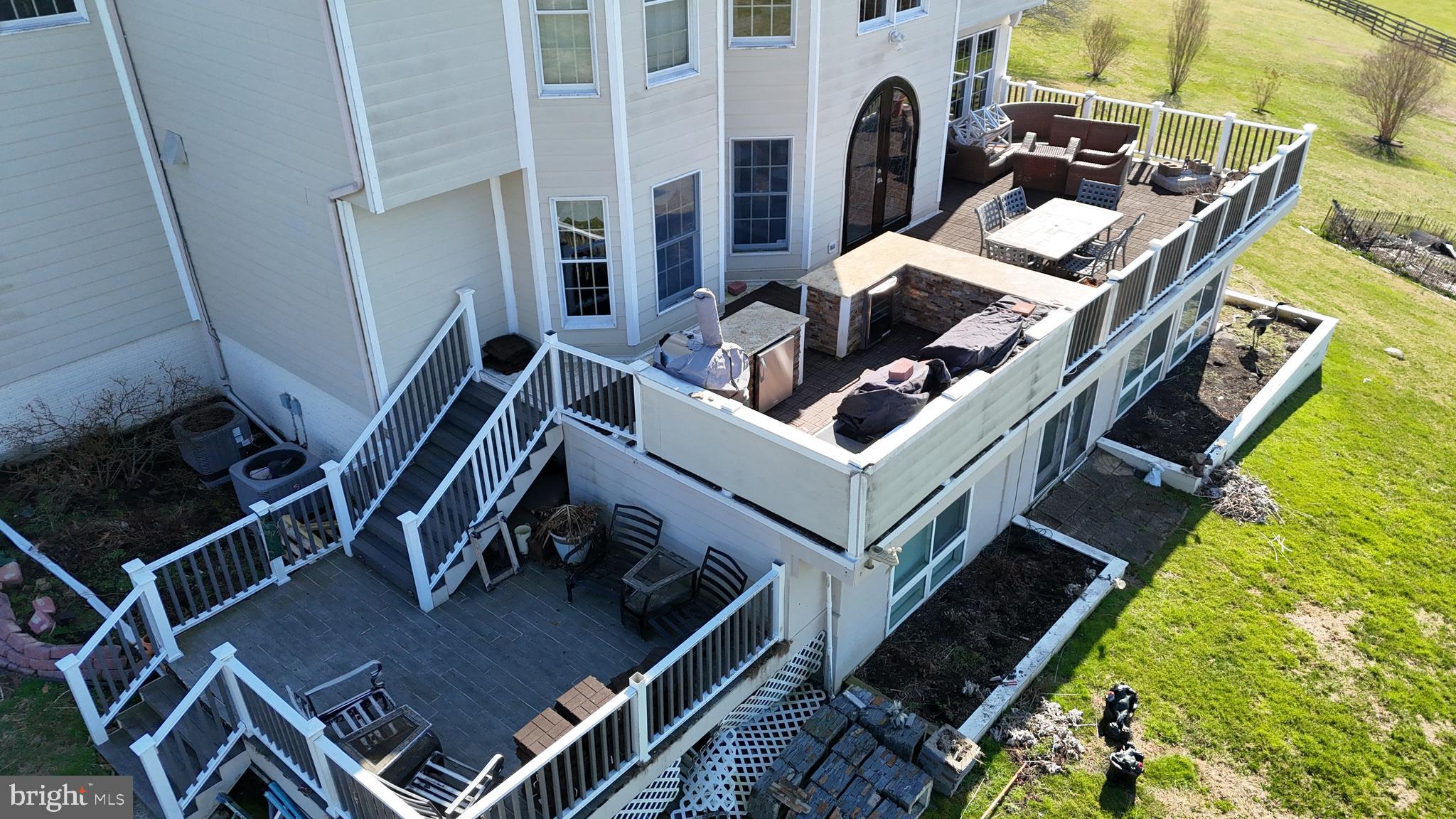 EDWARDS MANOR - Residential