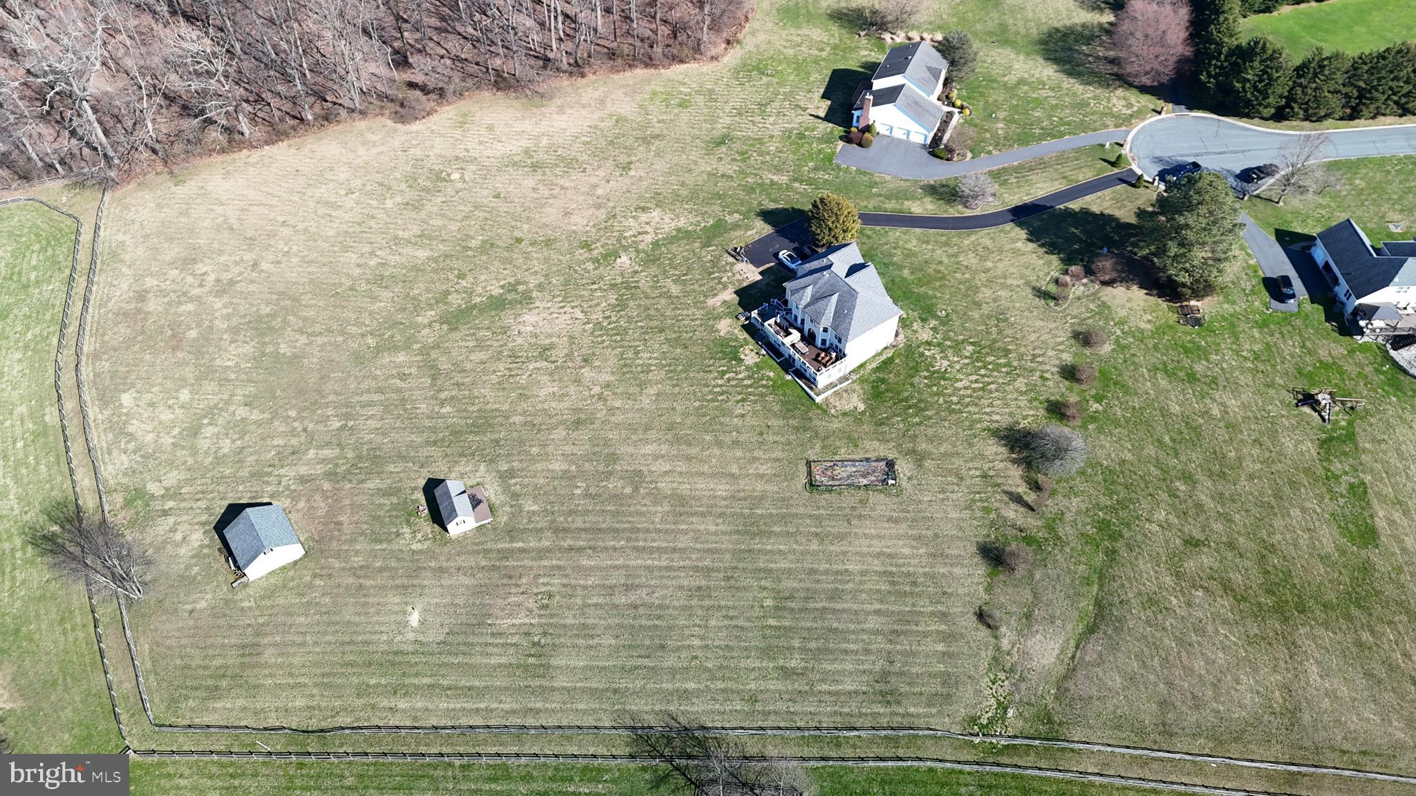 EDWARDS MANOR - Residential