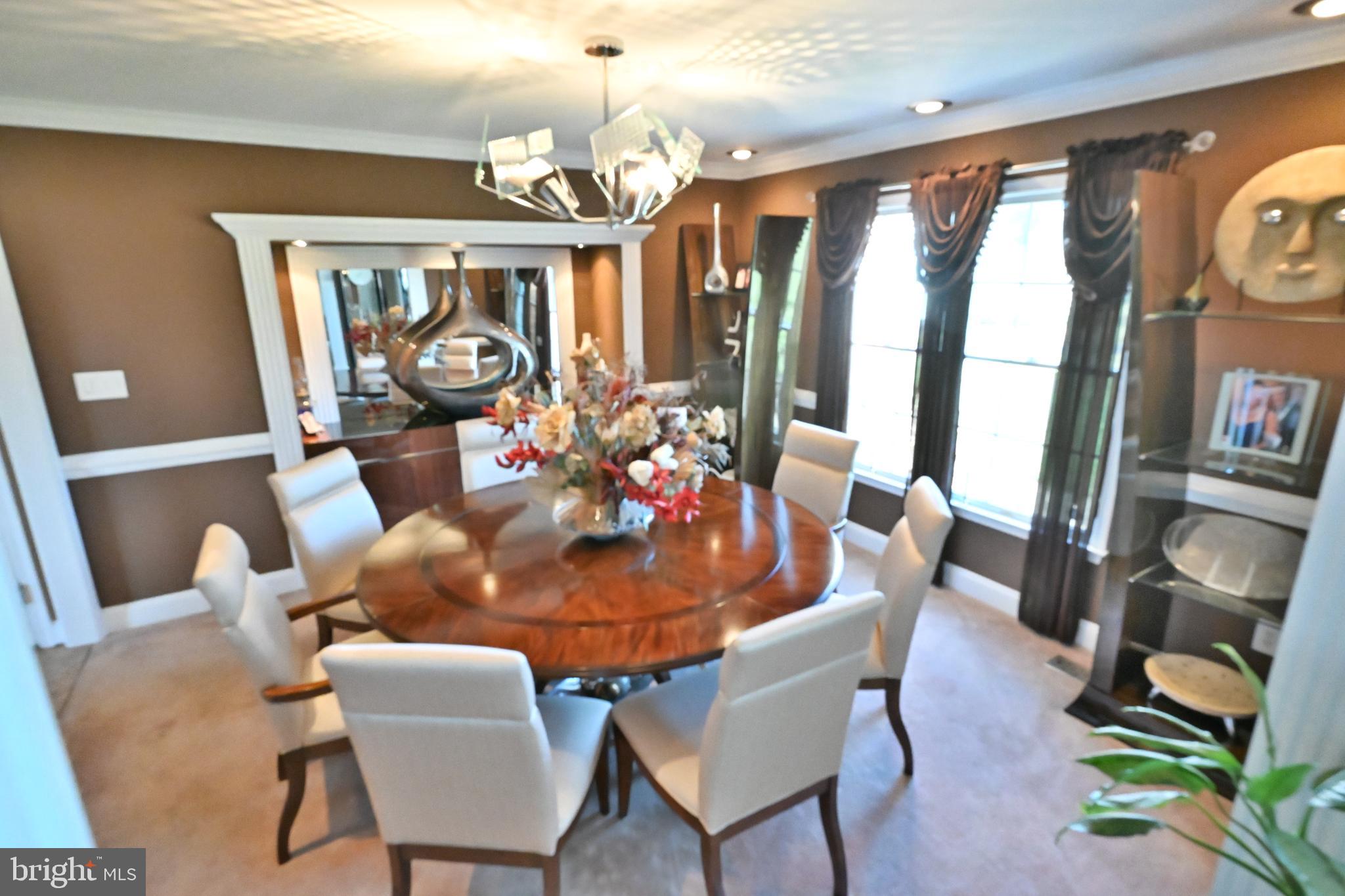EDWARDS MANOR - Residential