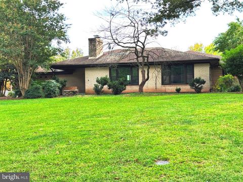 112 LAKELAND DRIVE STERLING VA 20164