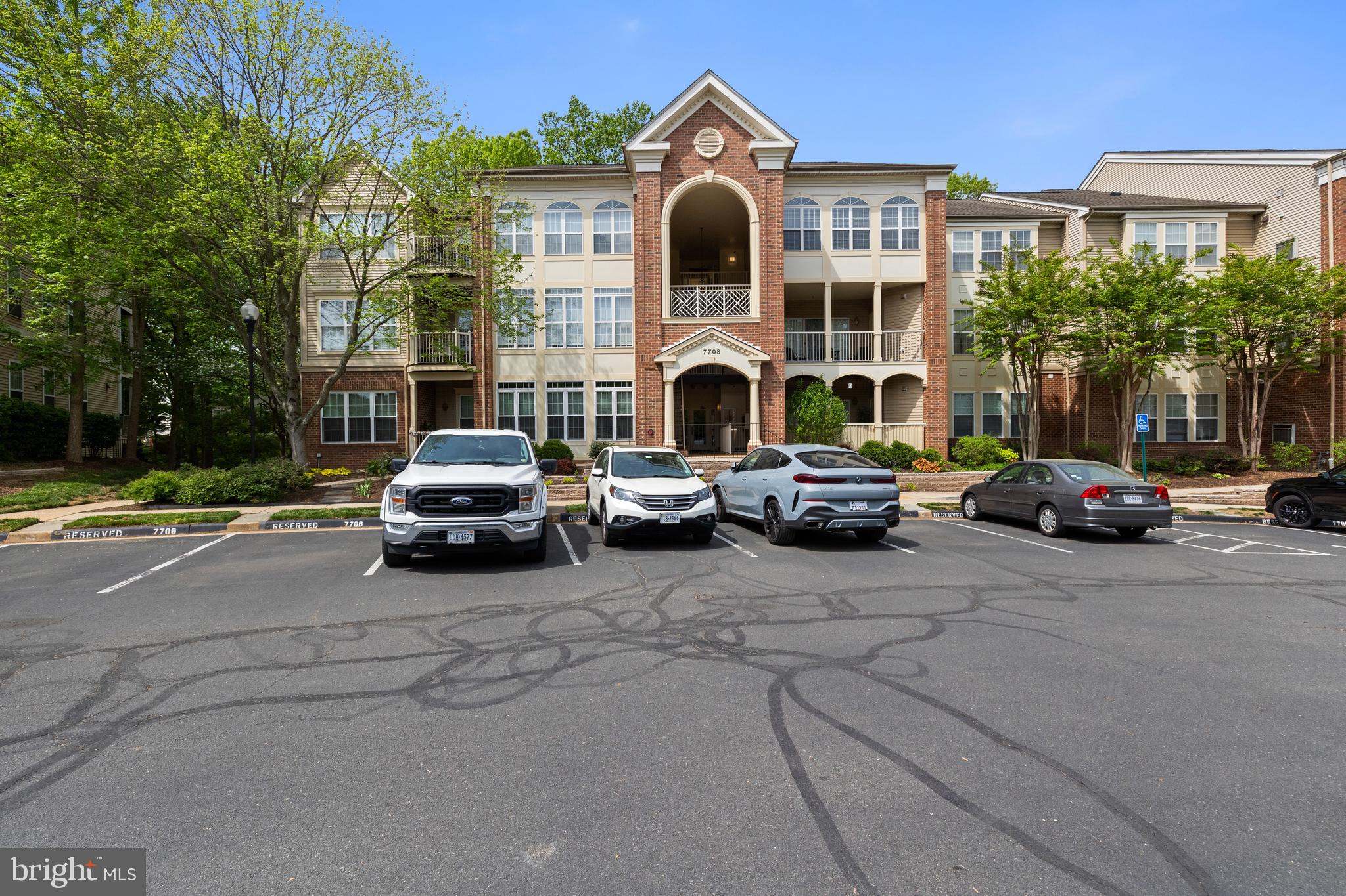 ISLAND CREEK - Residential