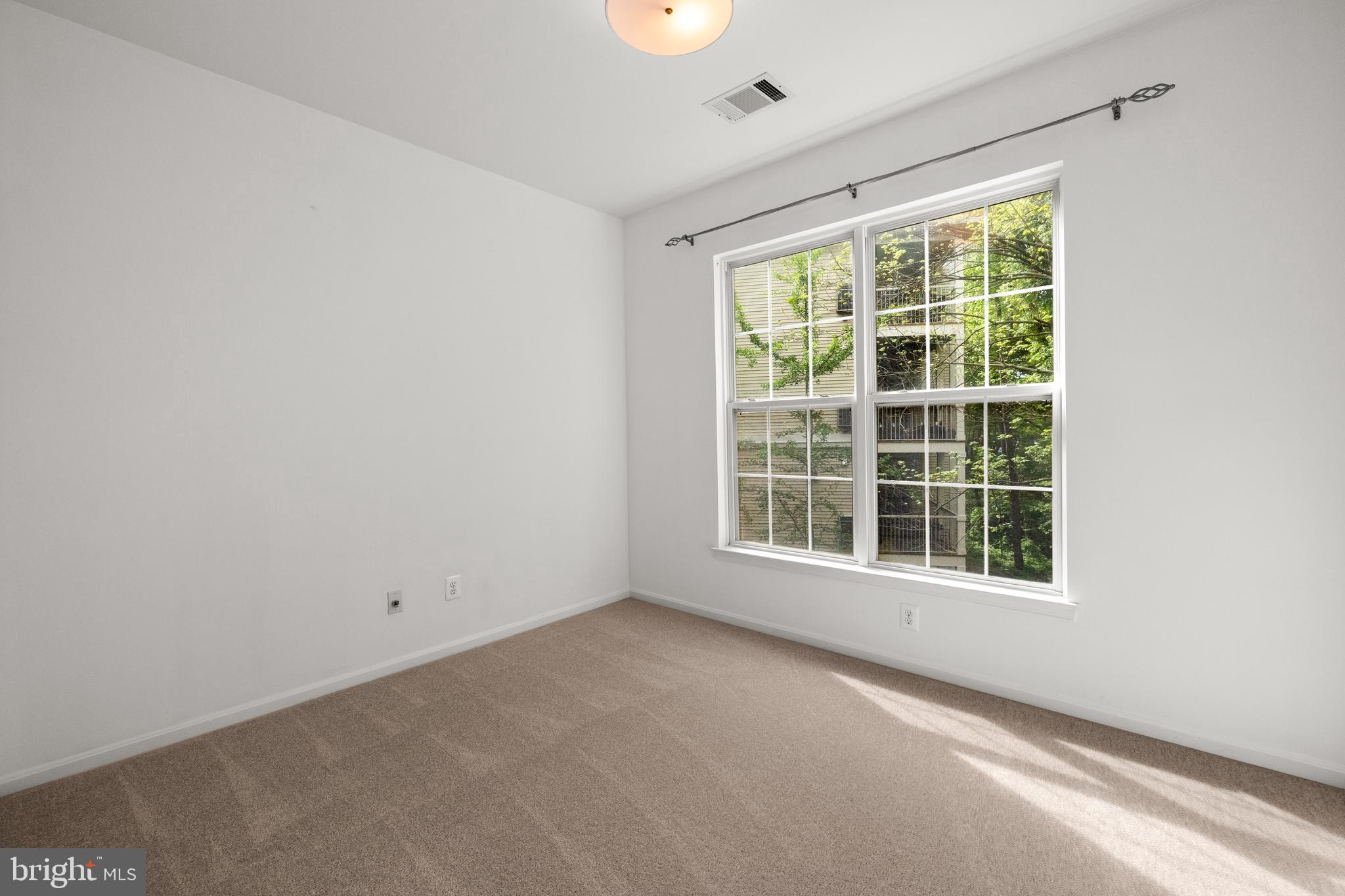 ISLAND CREEK - Residential