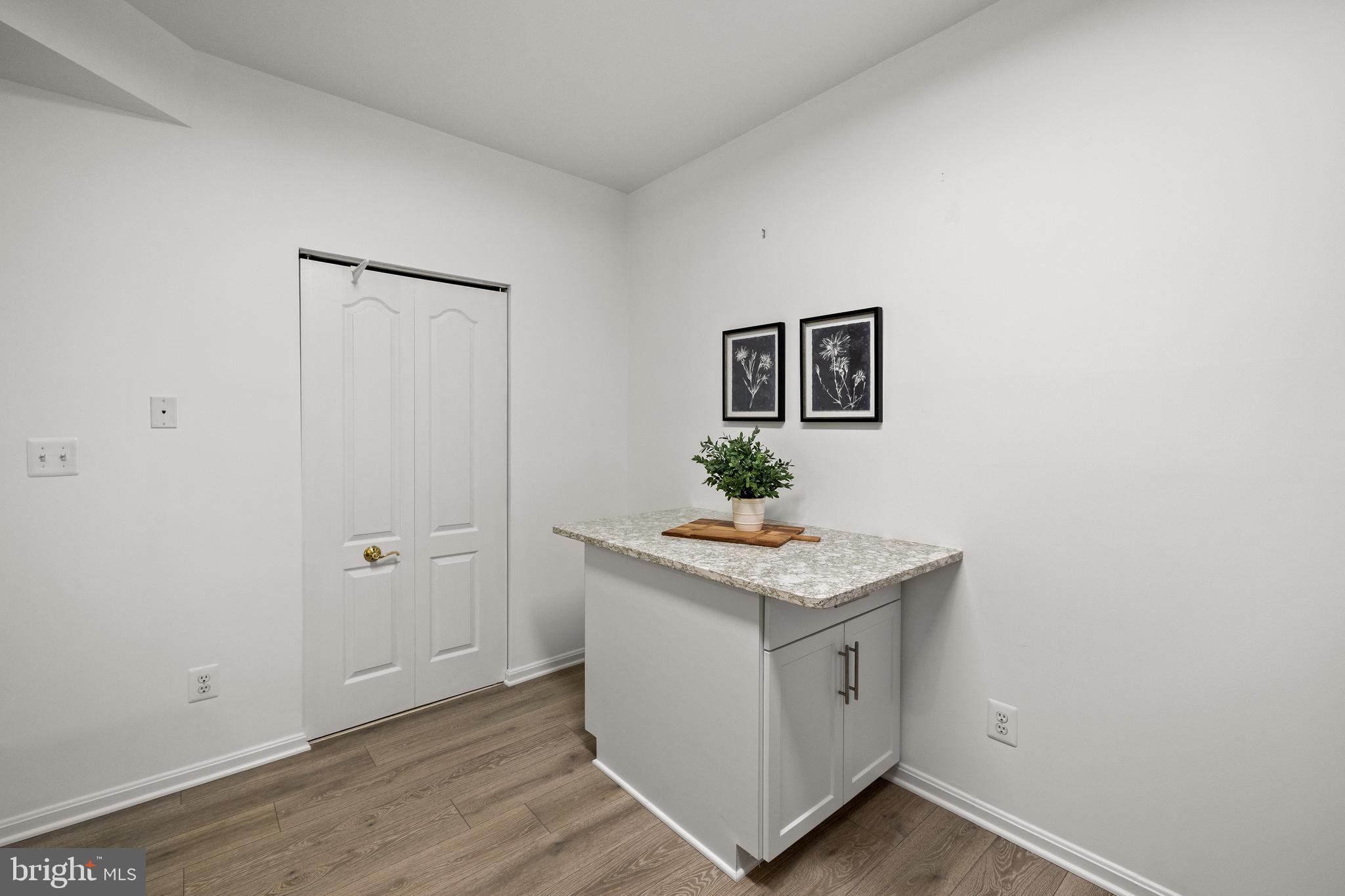 ISLAND CREEK - Residential