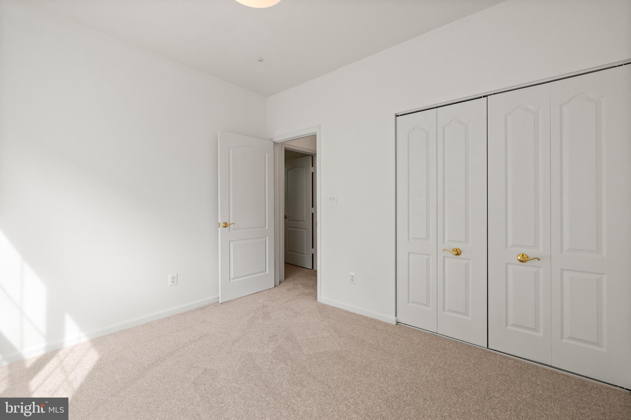 ISLAND CREEK - Residential