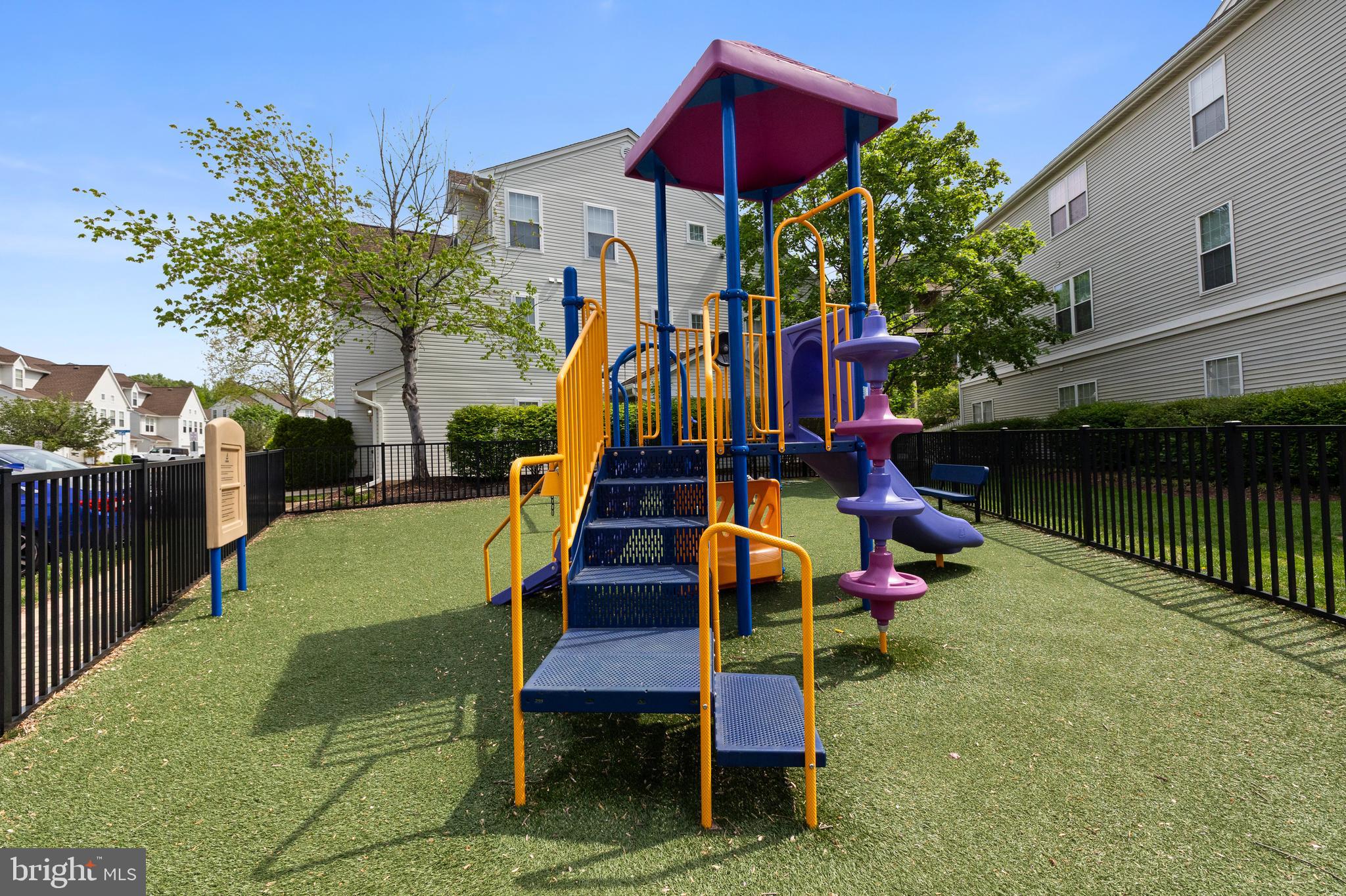 ISLAND CREEK - Residential