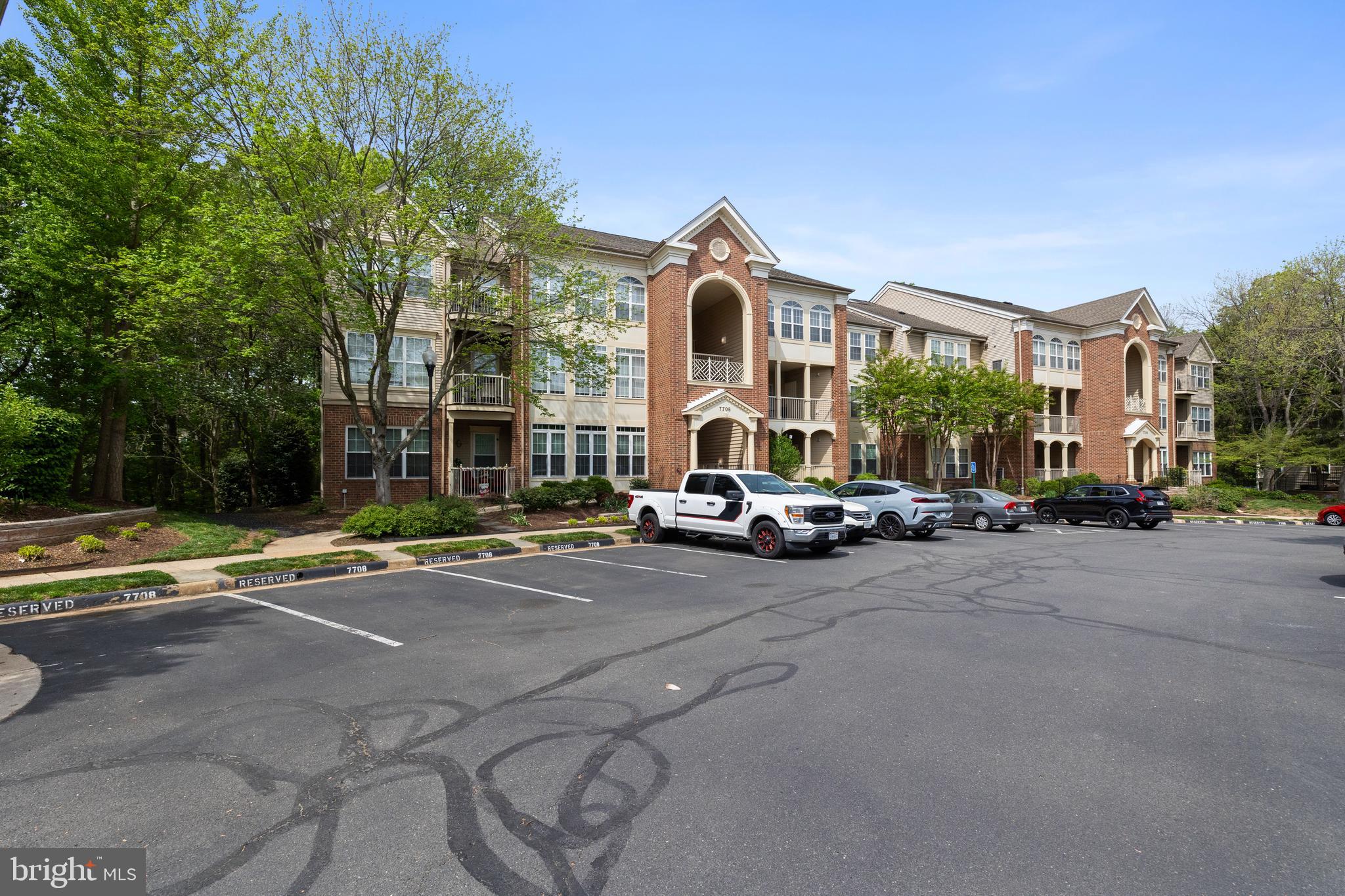 ISLAND CREEK - Residential