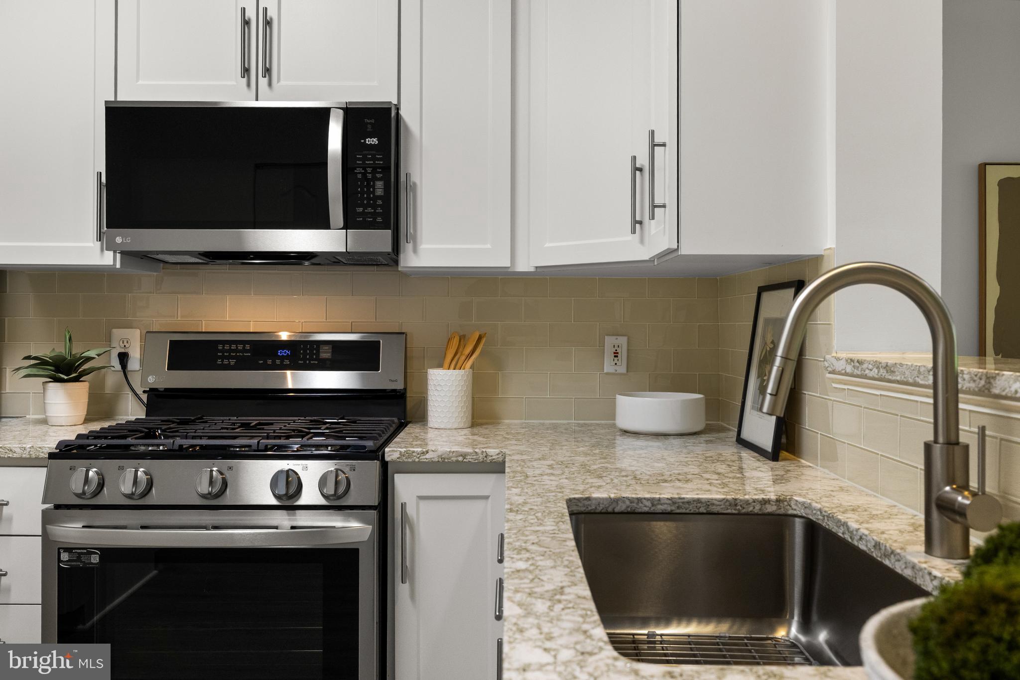 ISLAND CREEK - Residential