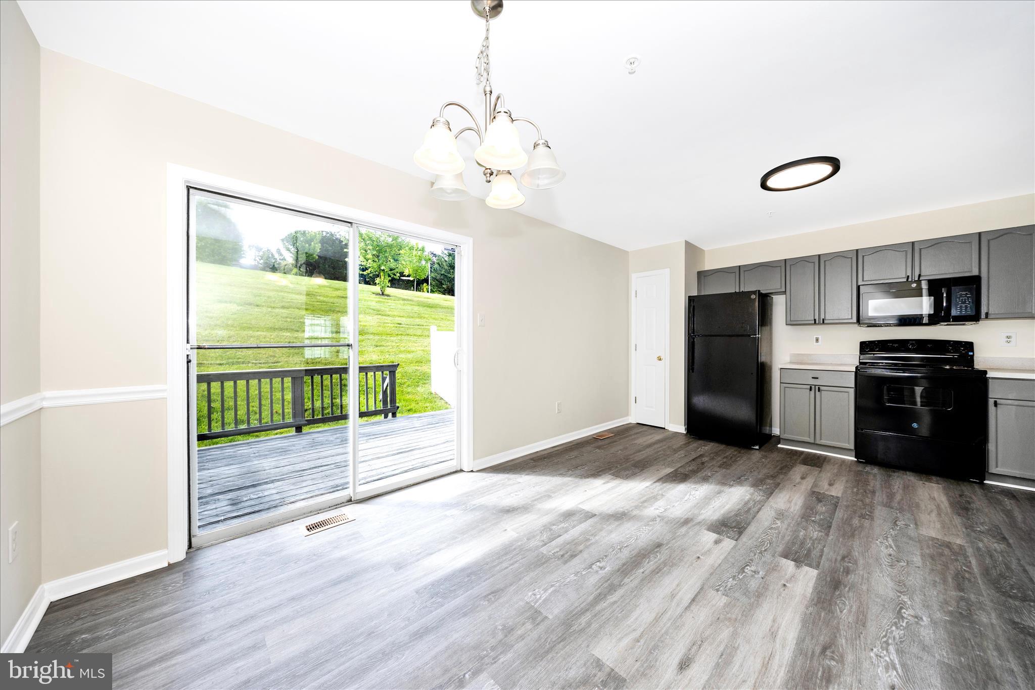 WHISPERING RIDGE - Residential
