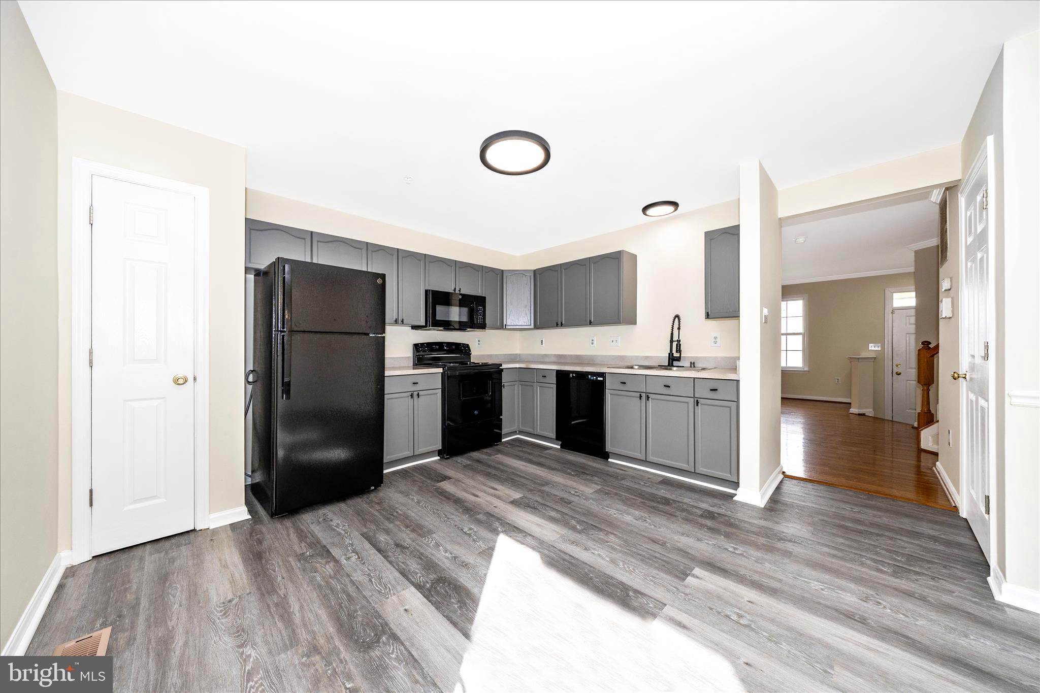 WHISPERING RIDGE - Residential