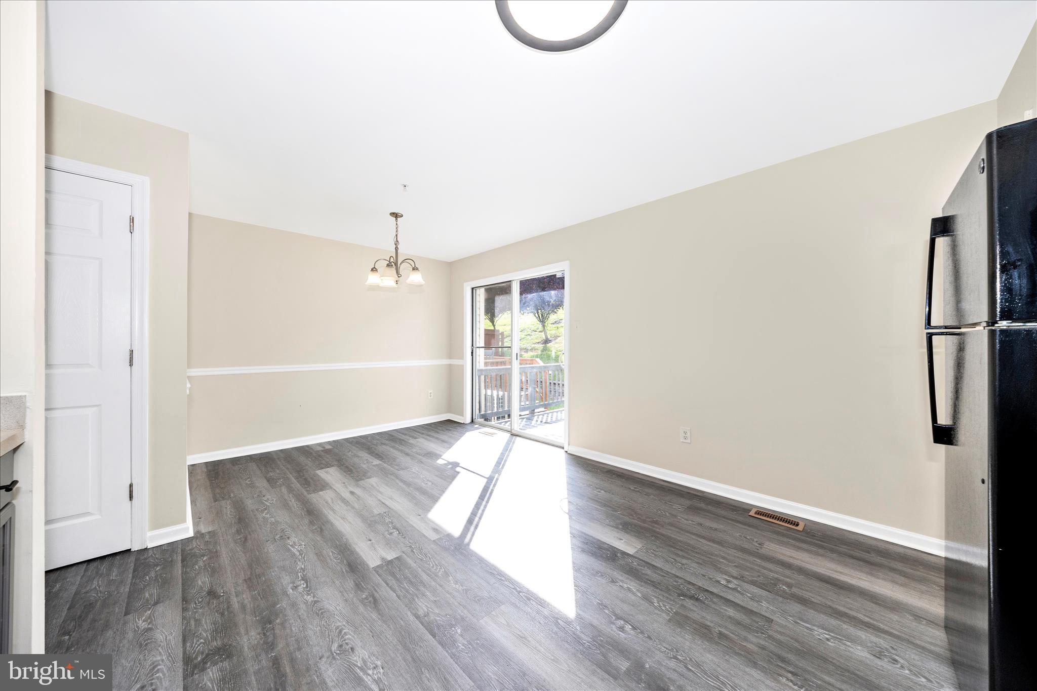 WHISPERING RIDGE - Residential
