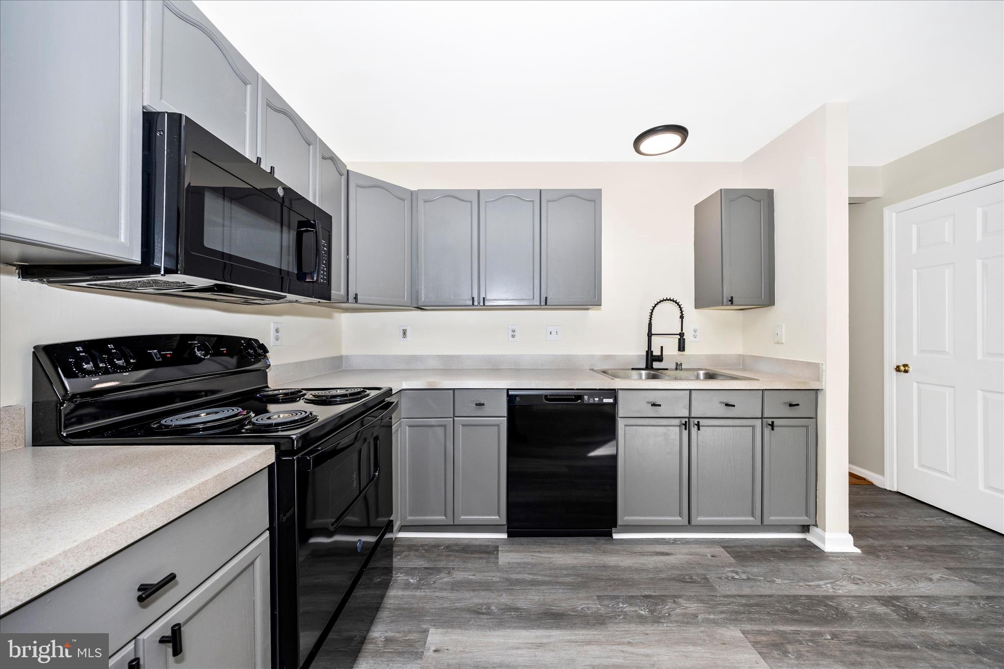 WHISPERING RIDGE - Residential
