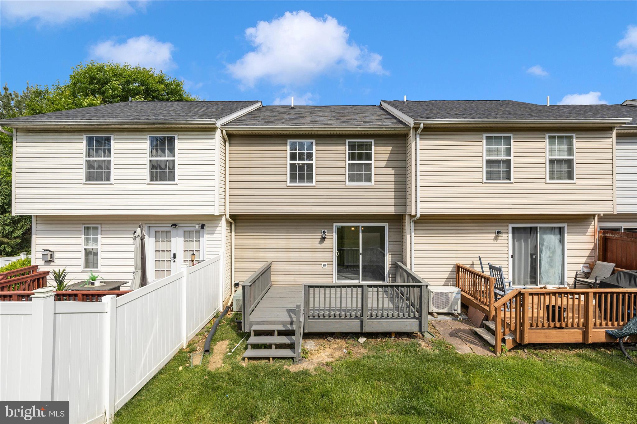 WHISPERING RIDGE - Residential