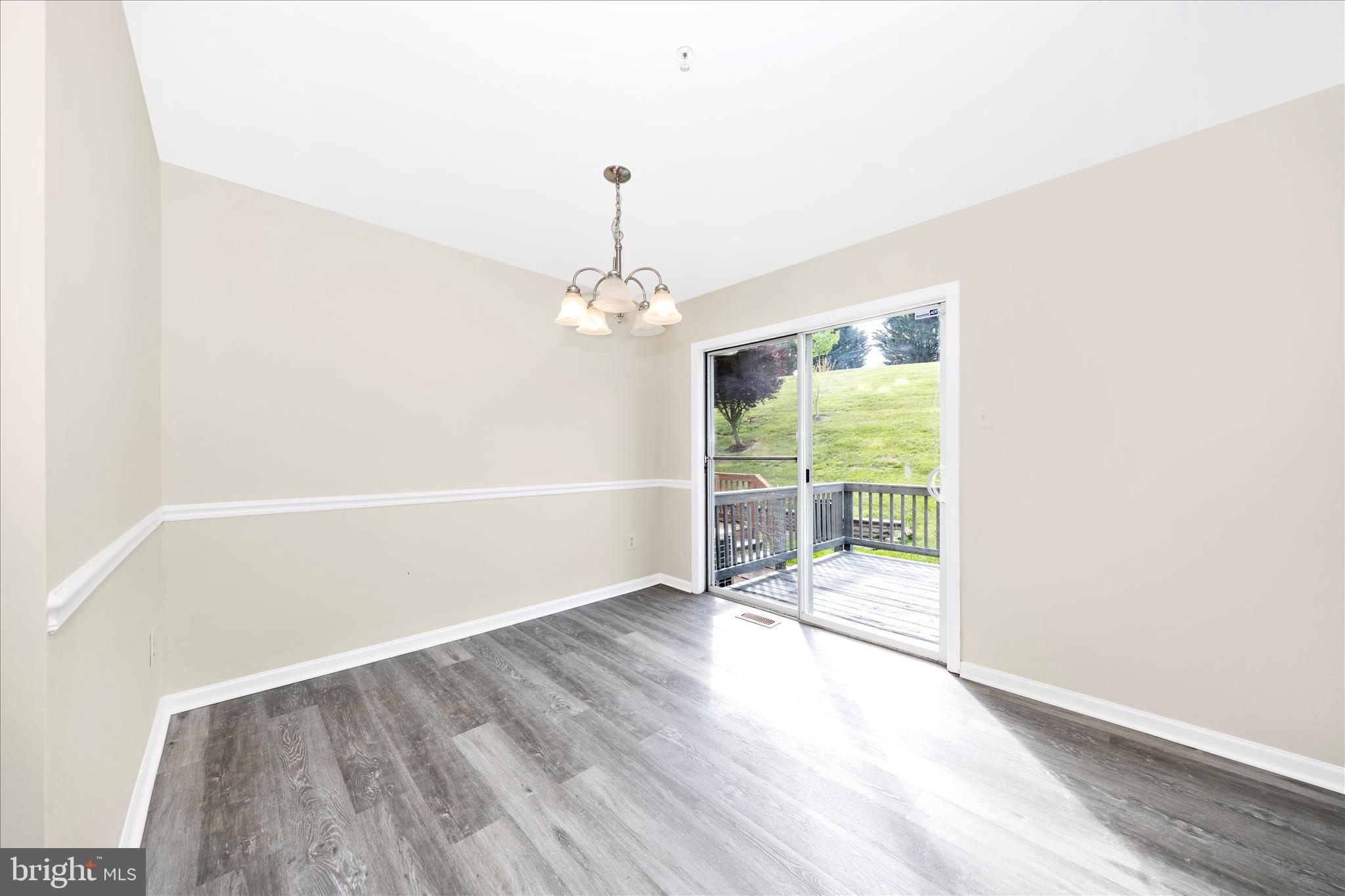 WHISPERING RIDGE - Residential