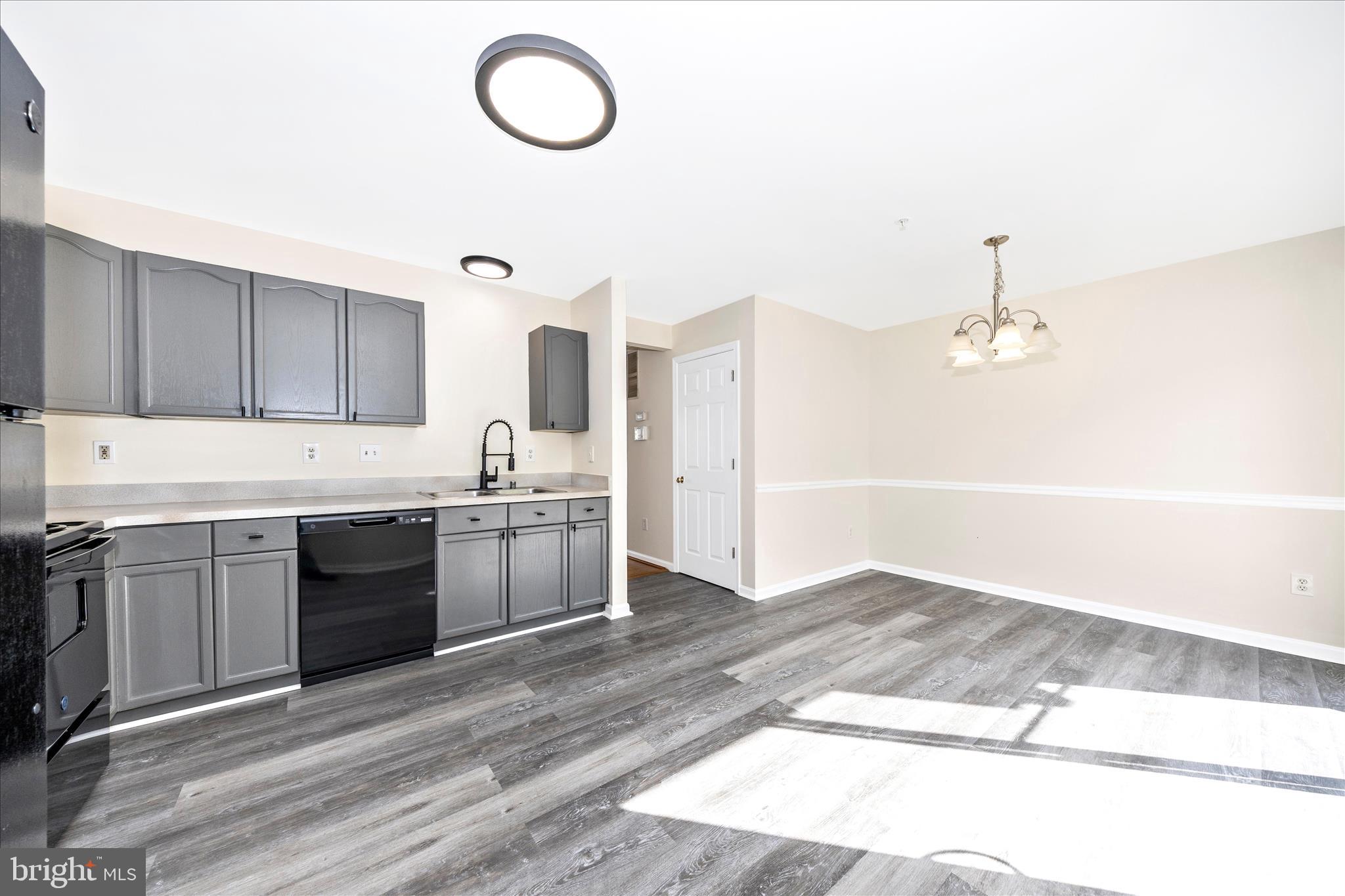 WHISPERING RIDGE - Residential