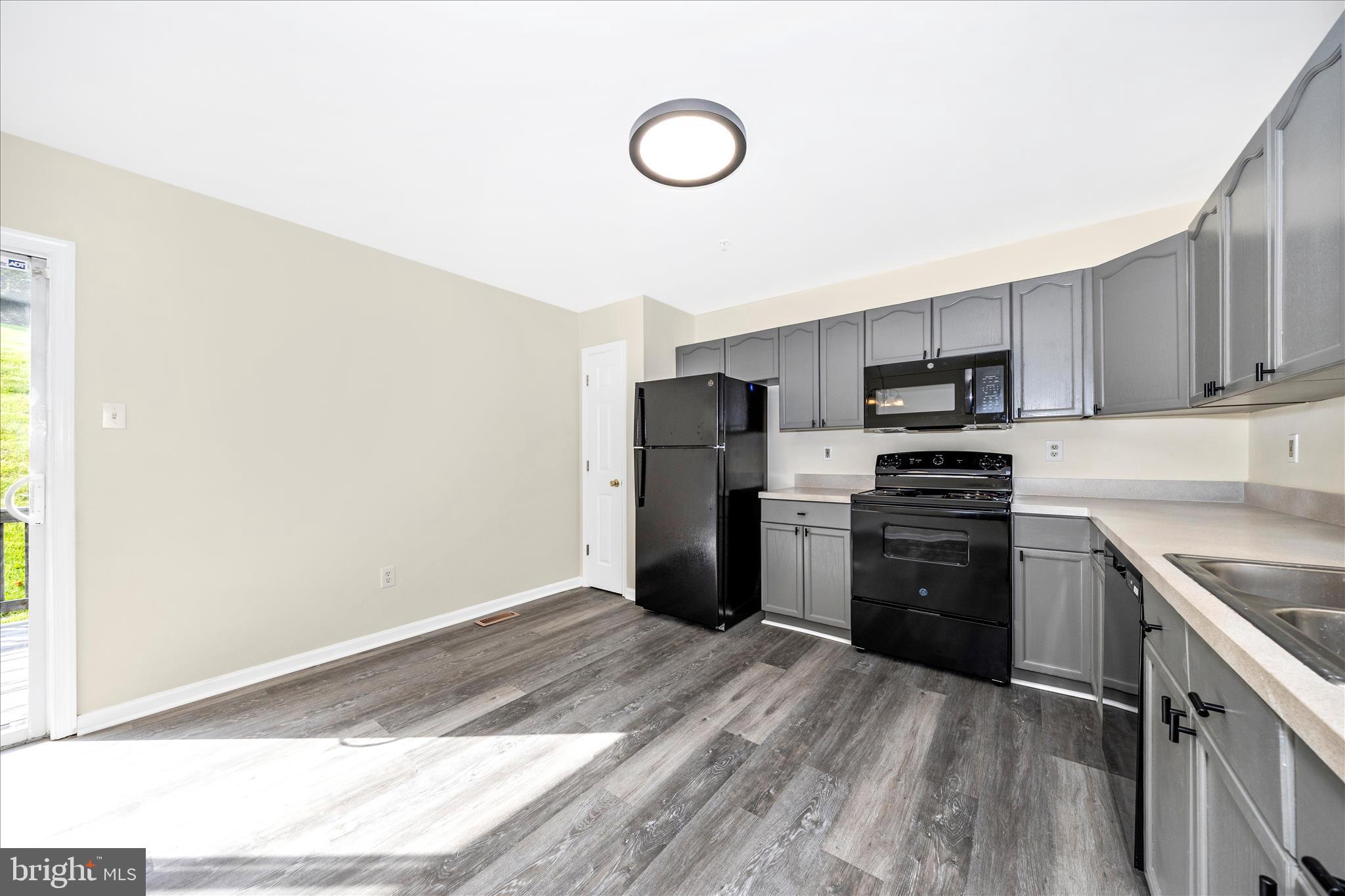 WHISPERING RIDGE - Residential